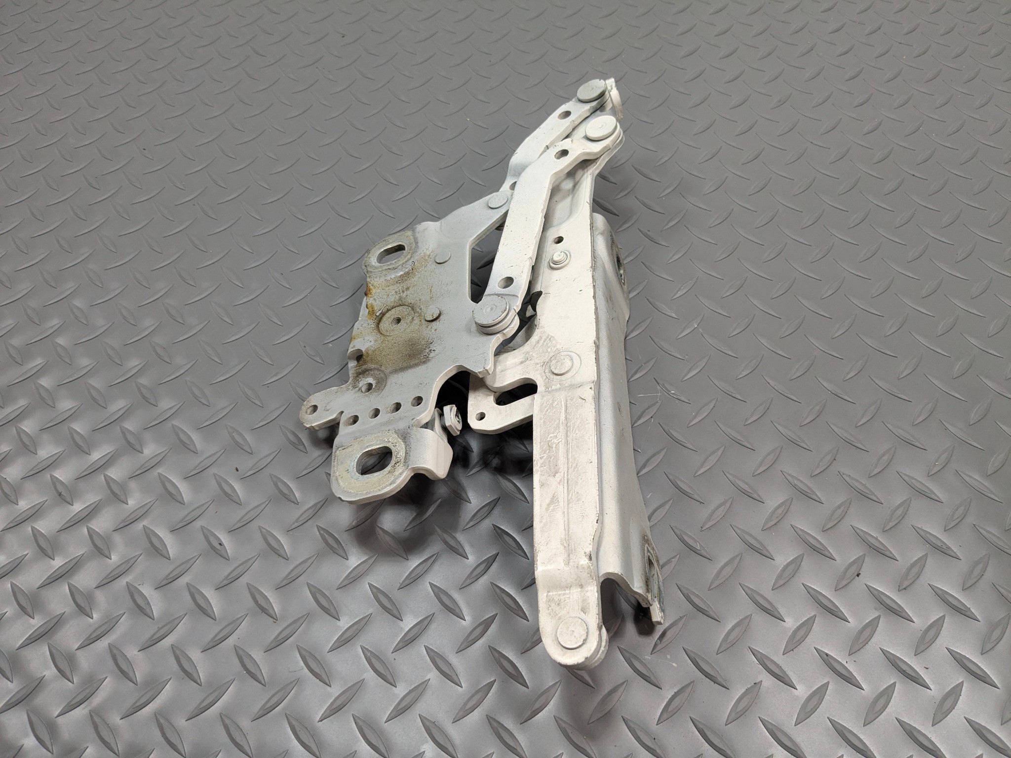 2014 - 2016 BMW 228I OEM HOOD HINGE SUPPORT BRACKET FRONT RIGHT PASSENGER SIDE