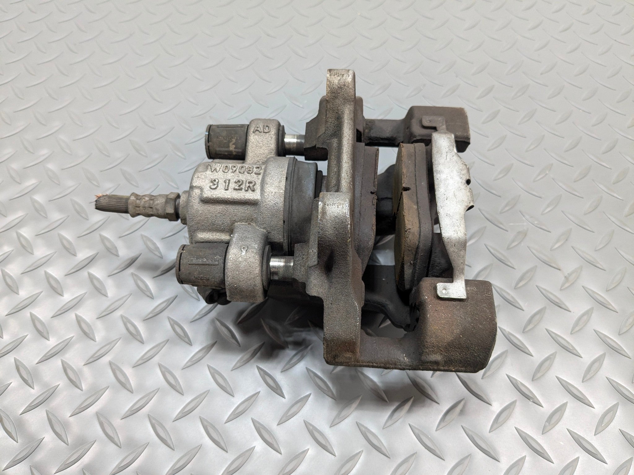 2014 - 2016 BMW 228I OEM BRAKE CALIPER ASSEMBLY REAR LEFT DRIVER SIDE