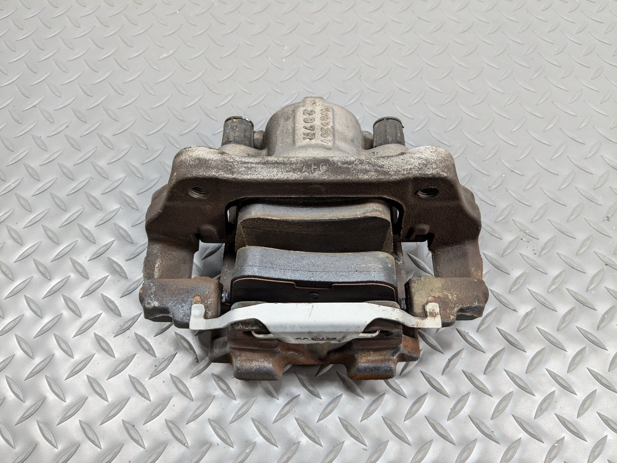 2014 - 2016 BMW 228I OEM BRAKE CALIPER ASSEMBLY FRONT RIGHT PASSENGER SIDE