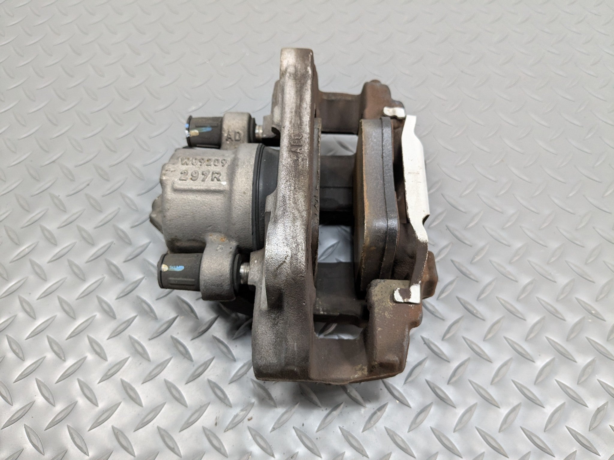 2014 - 2016 BMW 228I OEM BRAKE CALIPER ASSEMBLY FRONT LEFT DRIVER SIDE