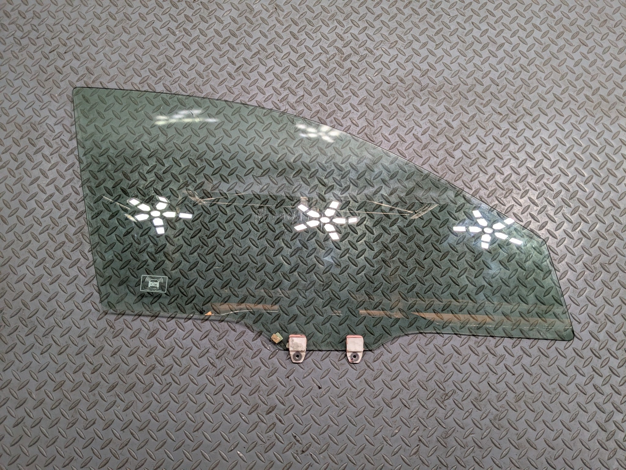 2004 - 2008 ACURA TSX OEM DOOR WINDOW GLASS FRONT DRIVER LEFT SIDE WITHOUT TINT