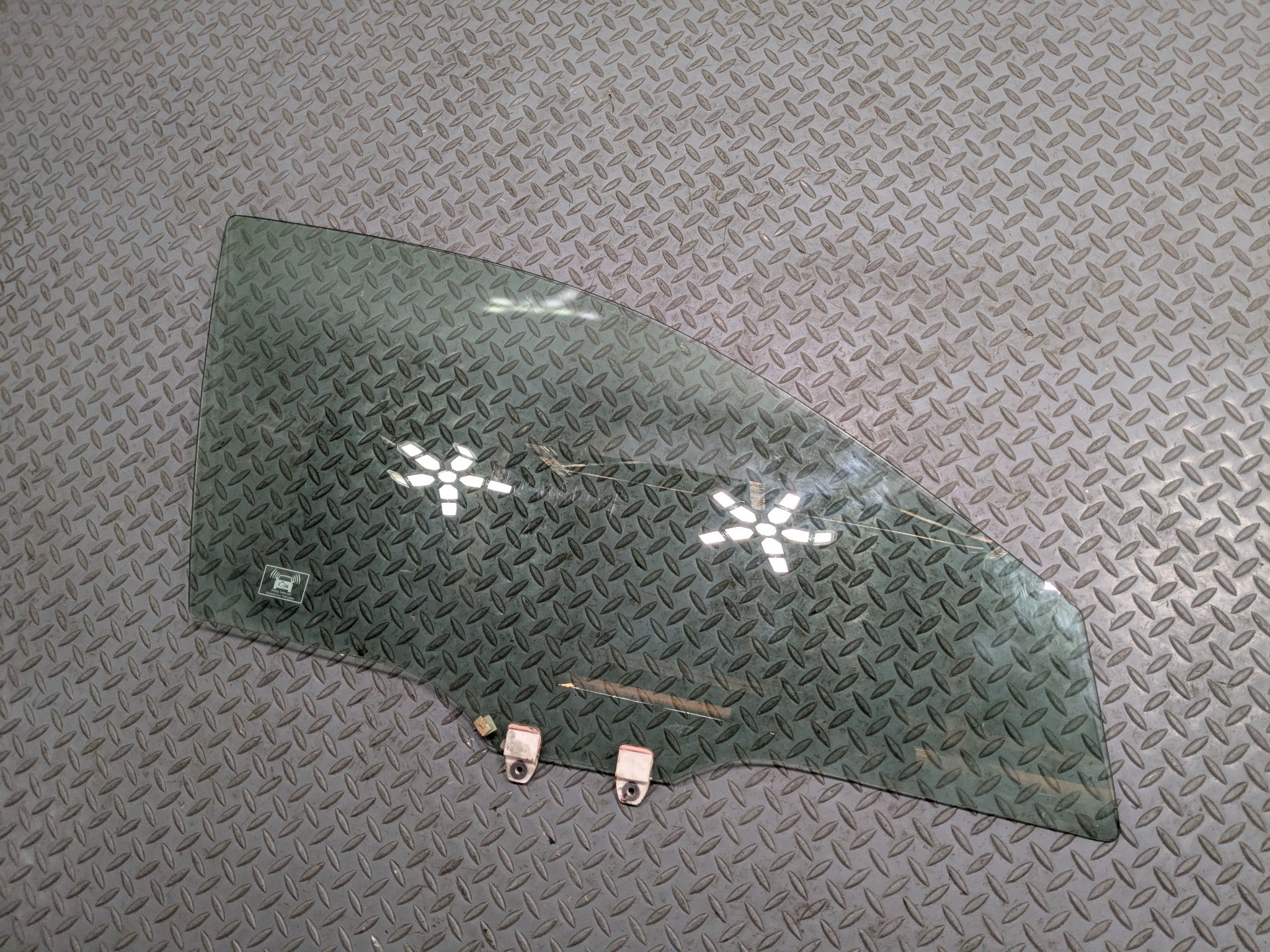 2004 - 2008 ACURA TSX OEM DOOR WINDOW GLASS FRONT DRIVER LEFT SIDE WITHOUT TINT