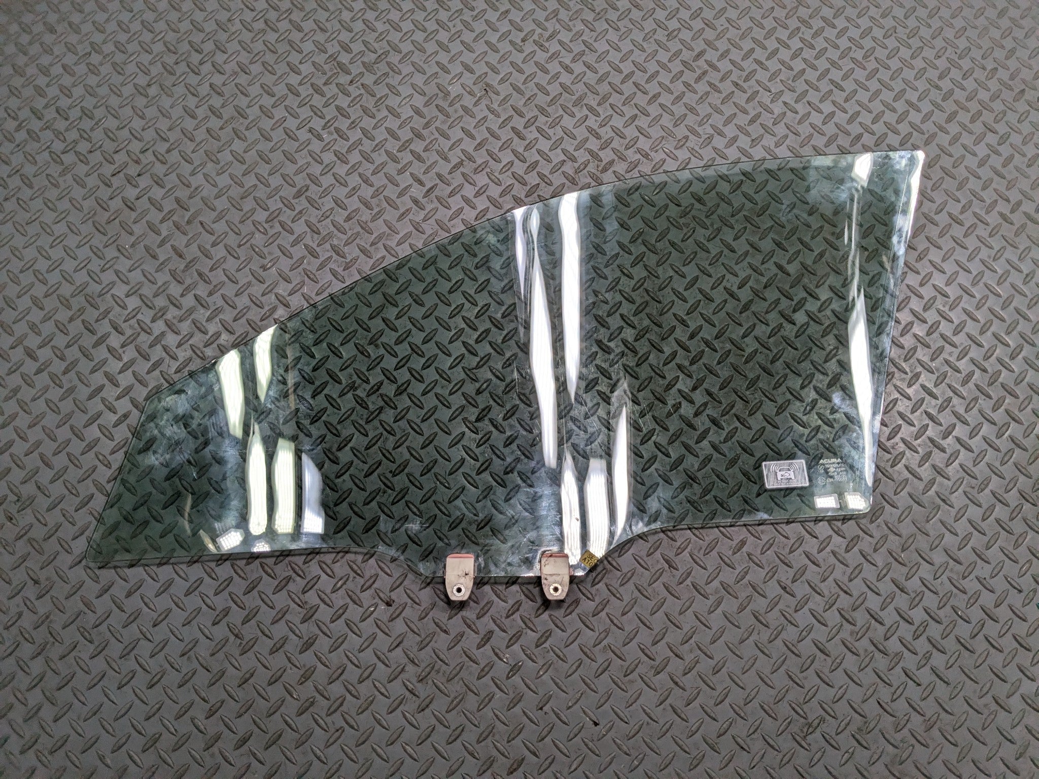 2004 - 2008 ACURA TSX OEM DOOR WINDOW GLASS FRONT DRIVER LEFT SIDE WITHOUT TINT