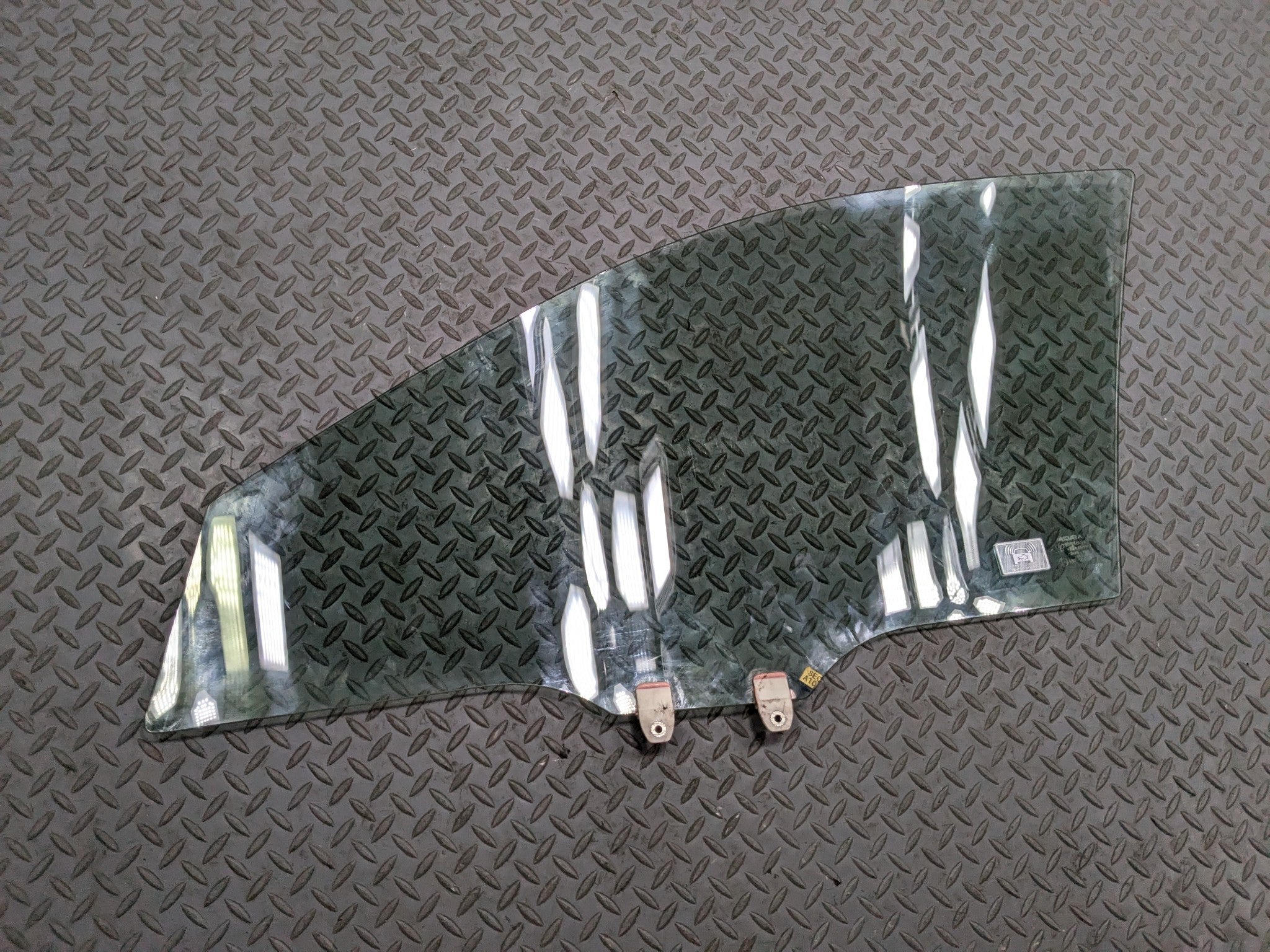 2004 - 2008 ACURA TSX OEM DOOR WINDOW GLASS FRONT DRIVER LEFT SIDE WITHOUT TINT