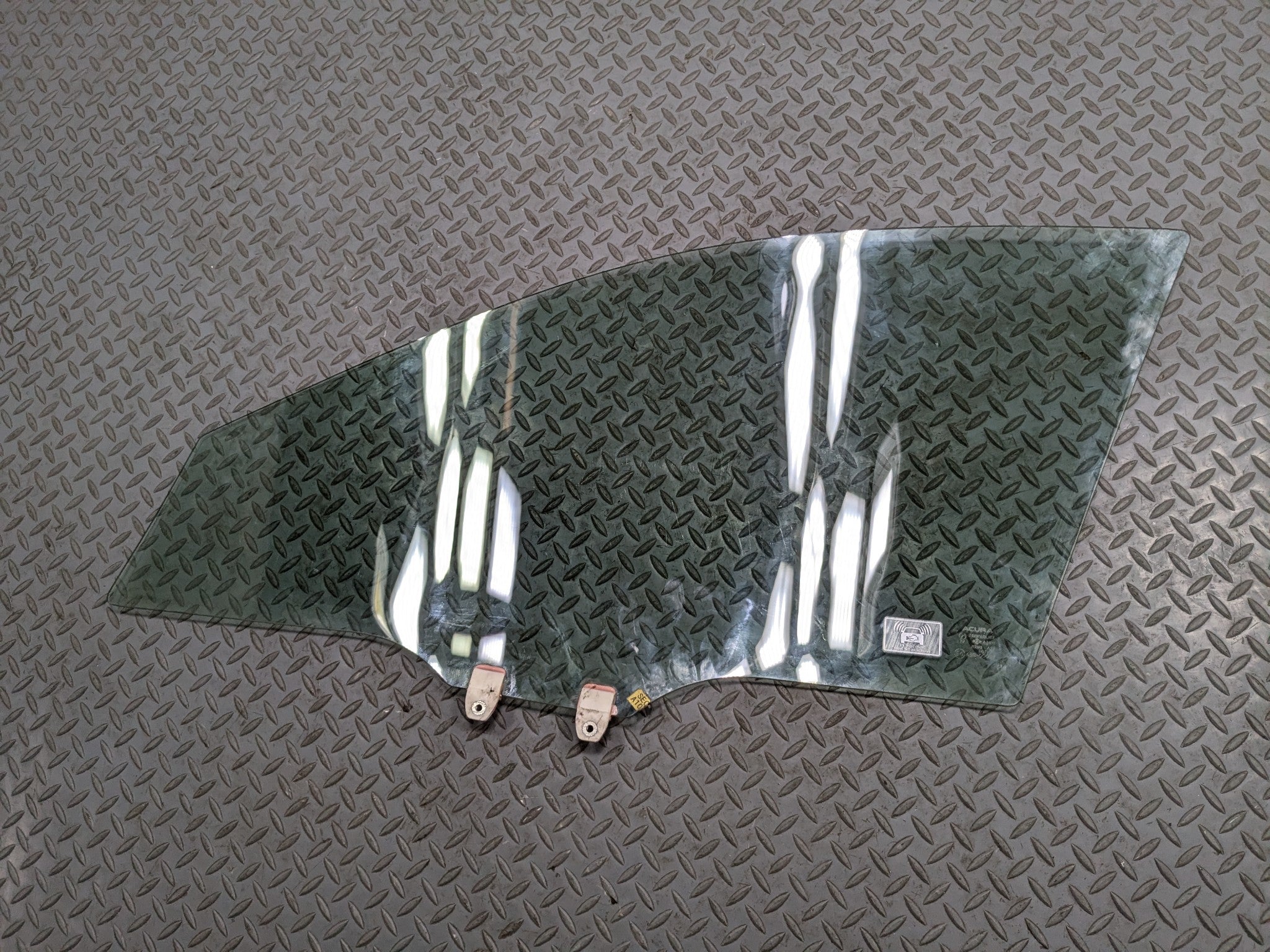 2004 - 2008 ACURA TSX OEM DOOR WINDOW GLASS FRONT DRIVER LEFT SIDE WITHOUT TINT