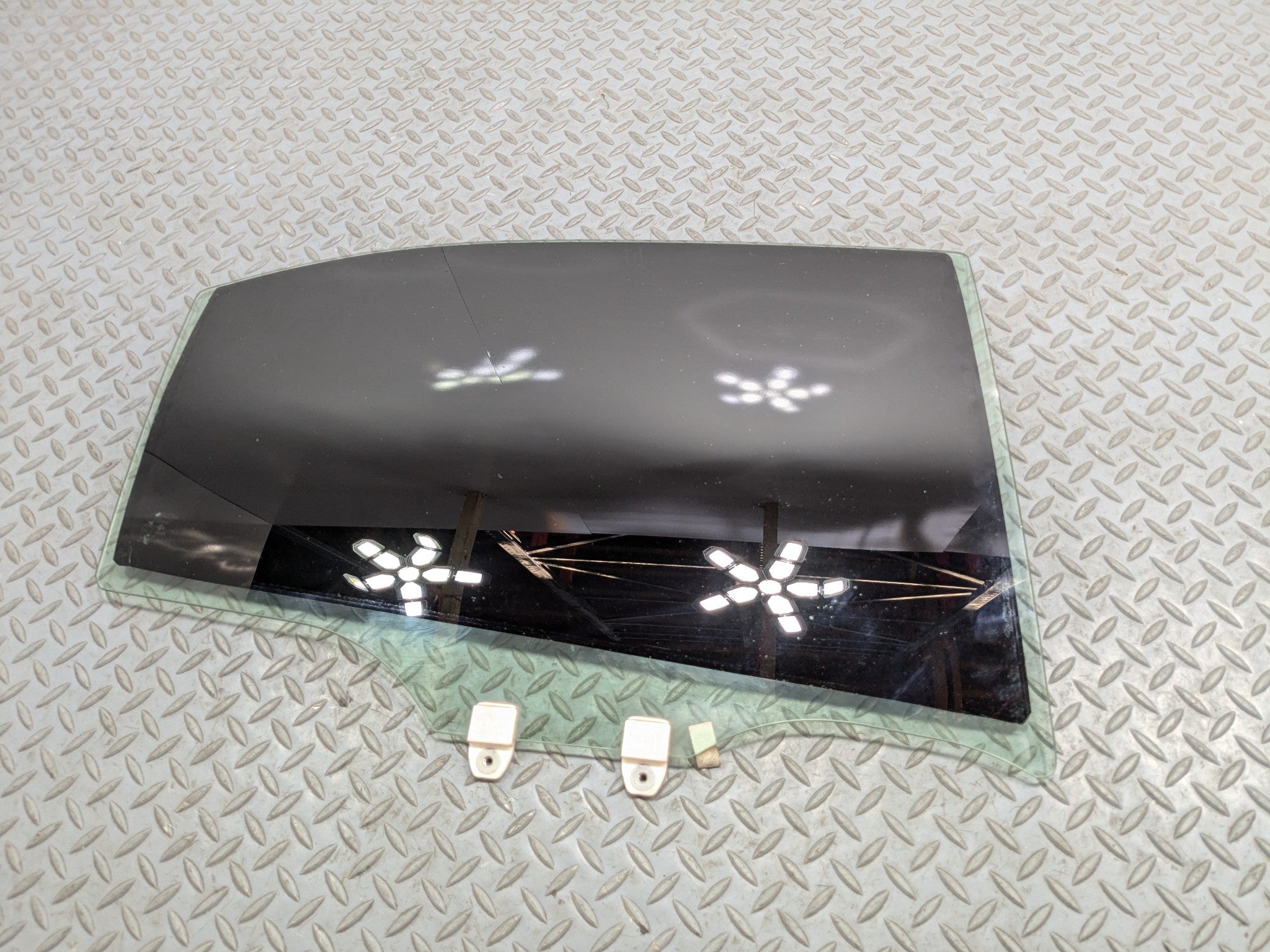 04 - 08 ACURA TSX OEM DOOR WINDOW GLASS REAR PASSENGER RIGHT WITH BLACK TINT