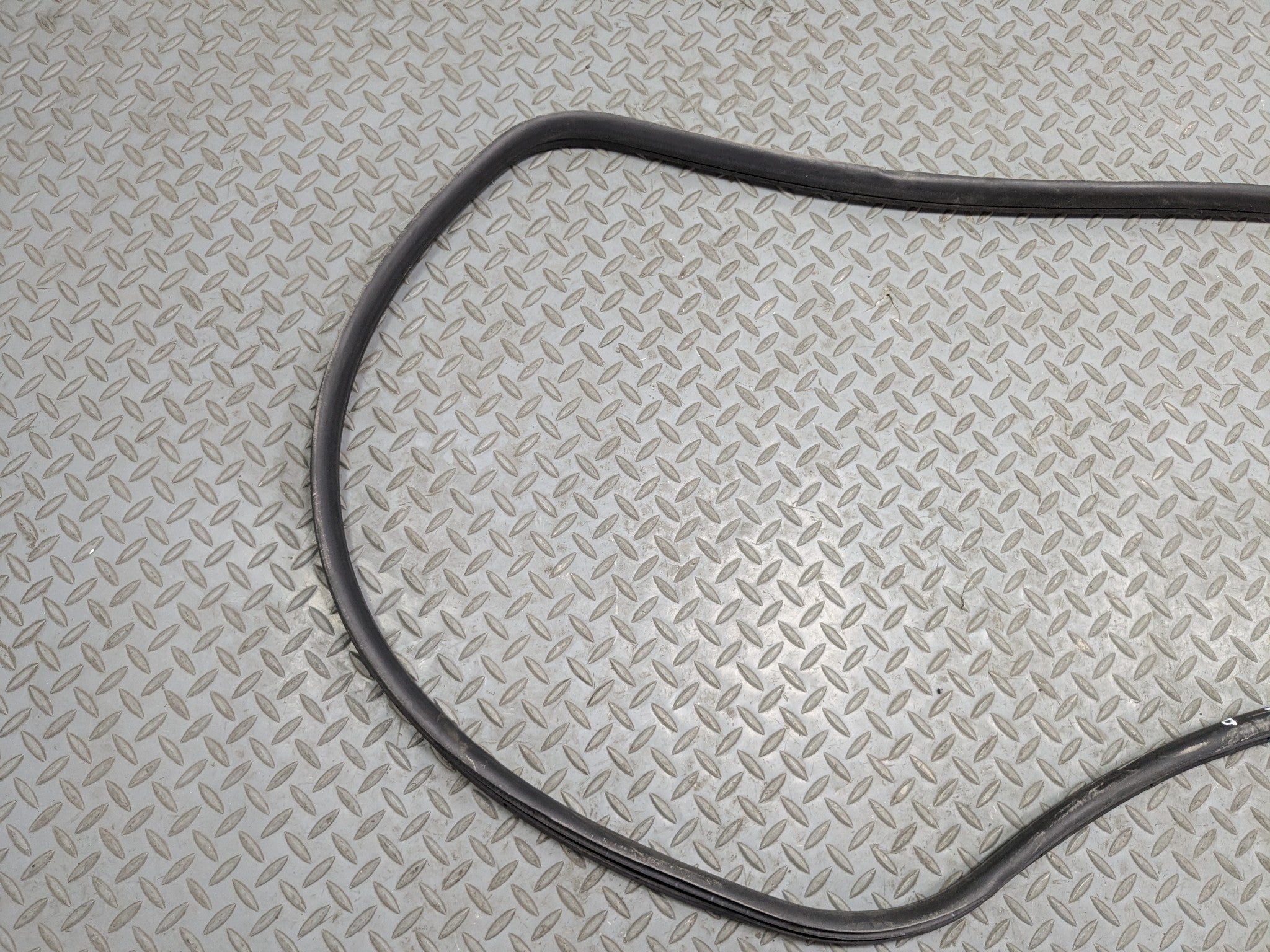 04 - 08 ACURA TSX OEM DOOR SEAL WEATHER STRIPPING RUBBER REAR LEFT DRIVER SIDE