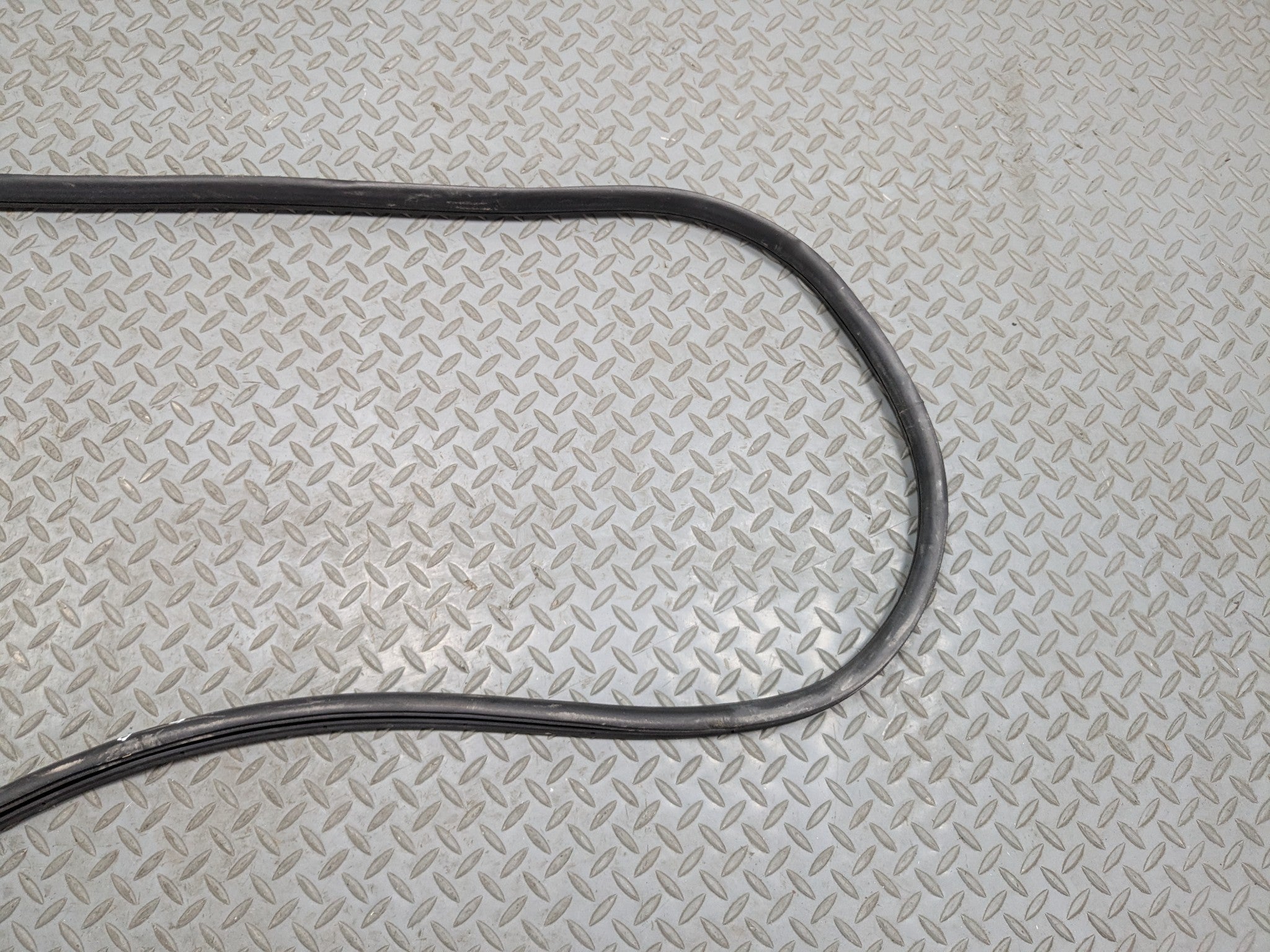 04 - 08 ACURA TSX OEM DOOR SEAL WEATHER STRIPPING RUBBER REAR LEFT DRIVER SIDE