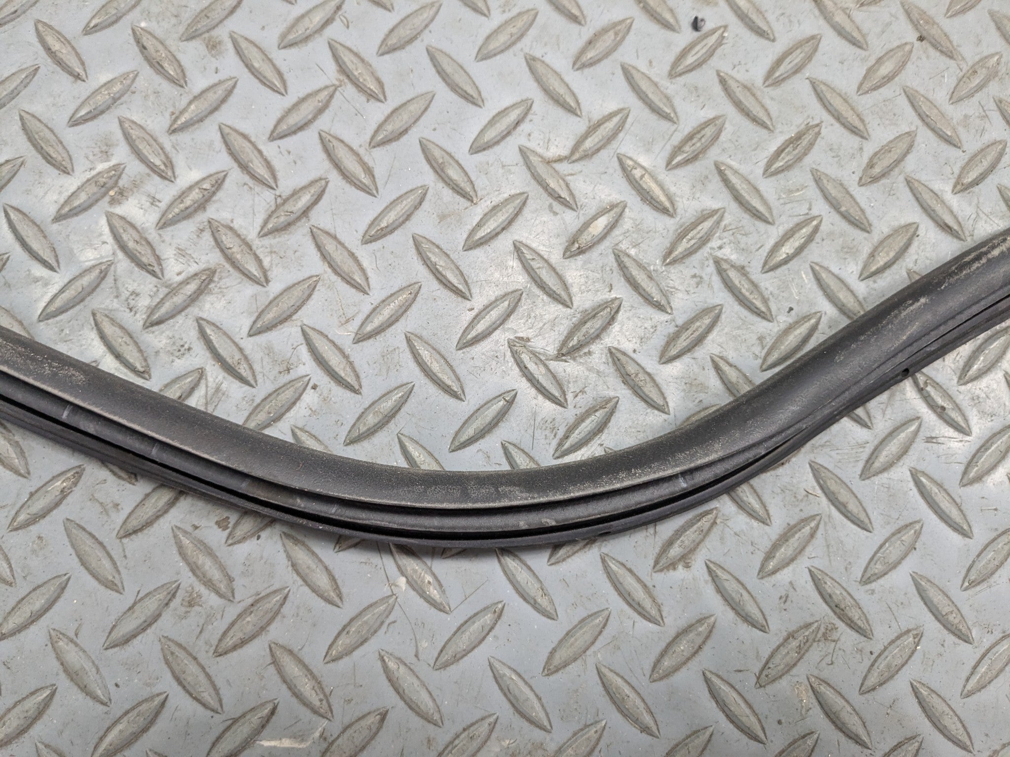 04 - 08 ACURA TSX OEM DOOR SEAL WEATHER STRIPPING RUBBER REAR LEFT DRIVER SIDE