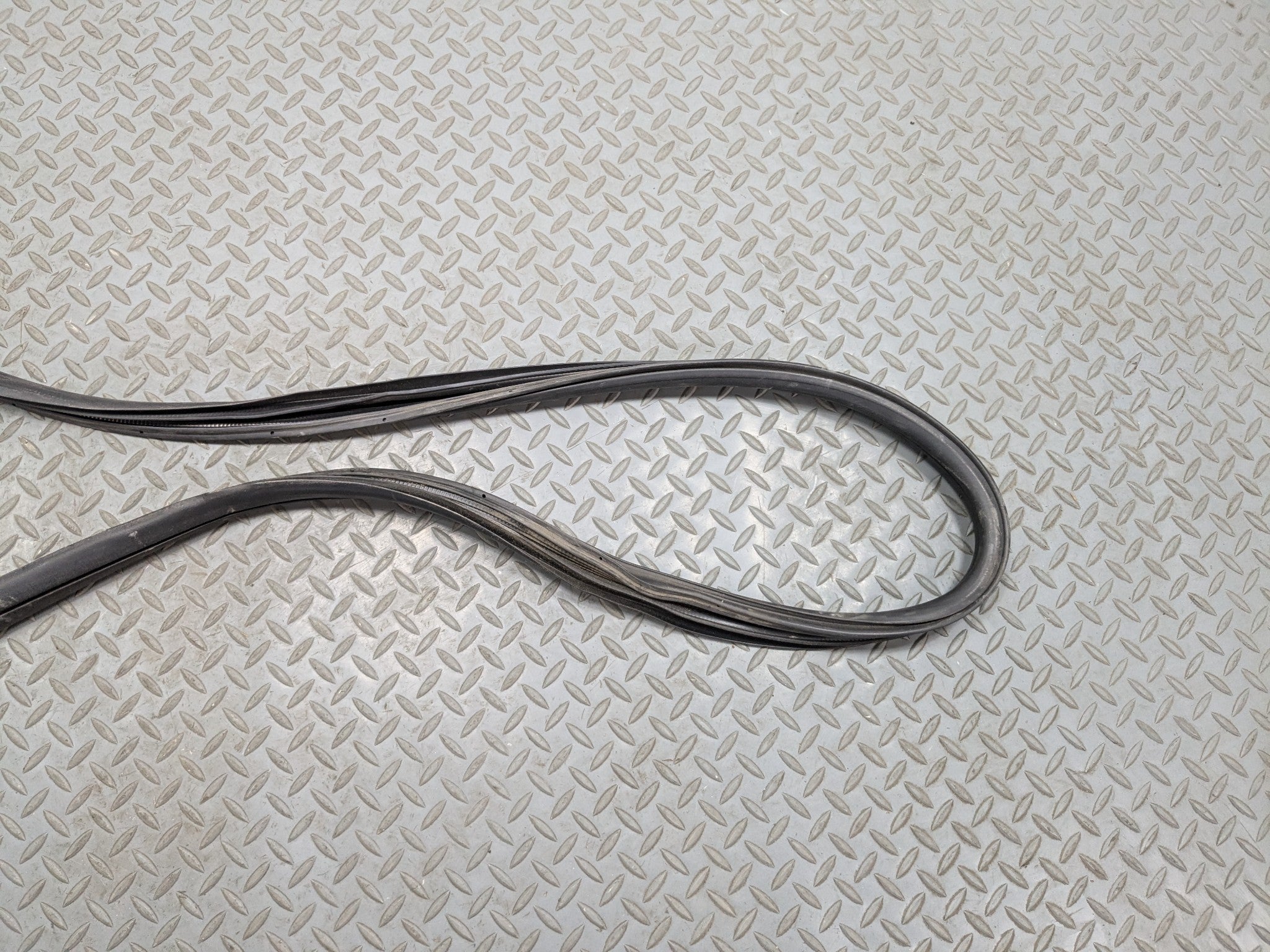 2004 - 2008 ACURA TSX OEM DOOR SEAL WEATHER STRIPPING RUBBER FRONT RIGHT SIDE