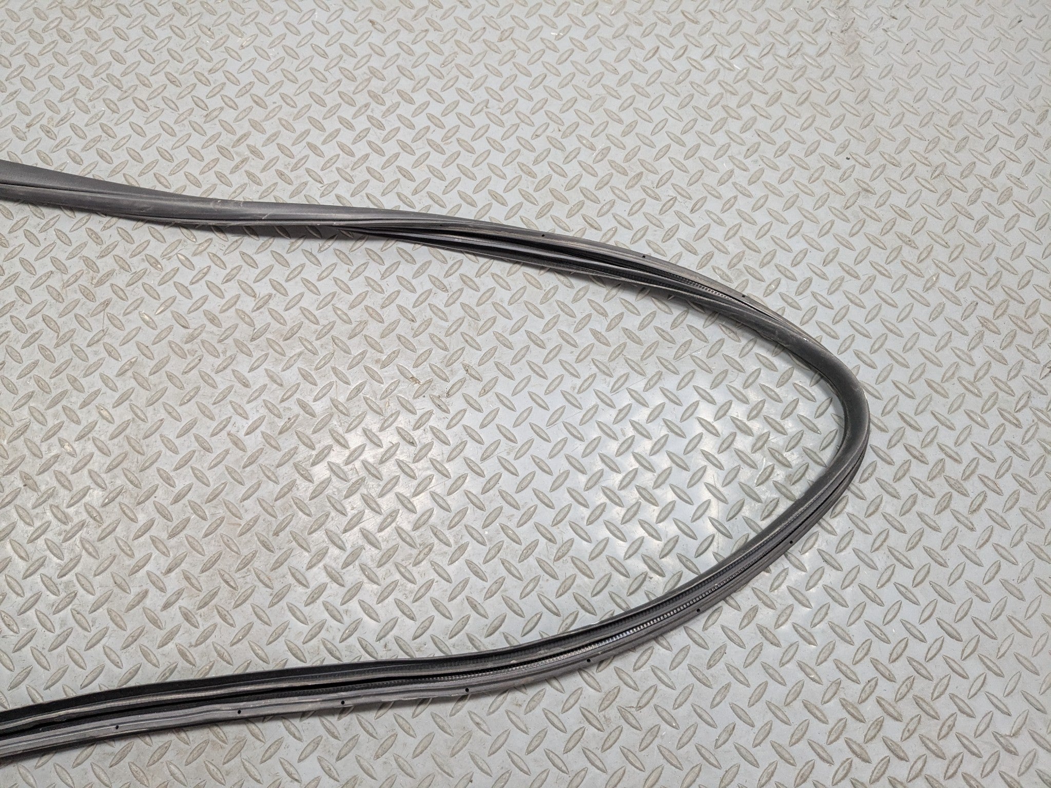 2004 - 2008 ACURA TSX OEM DOOR SEAL WEATHER STRIPPING RUBBER FRONT RIGHT SIDE