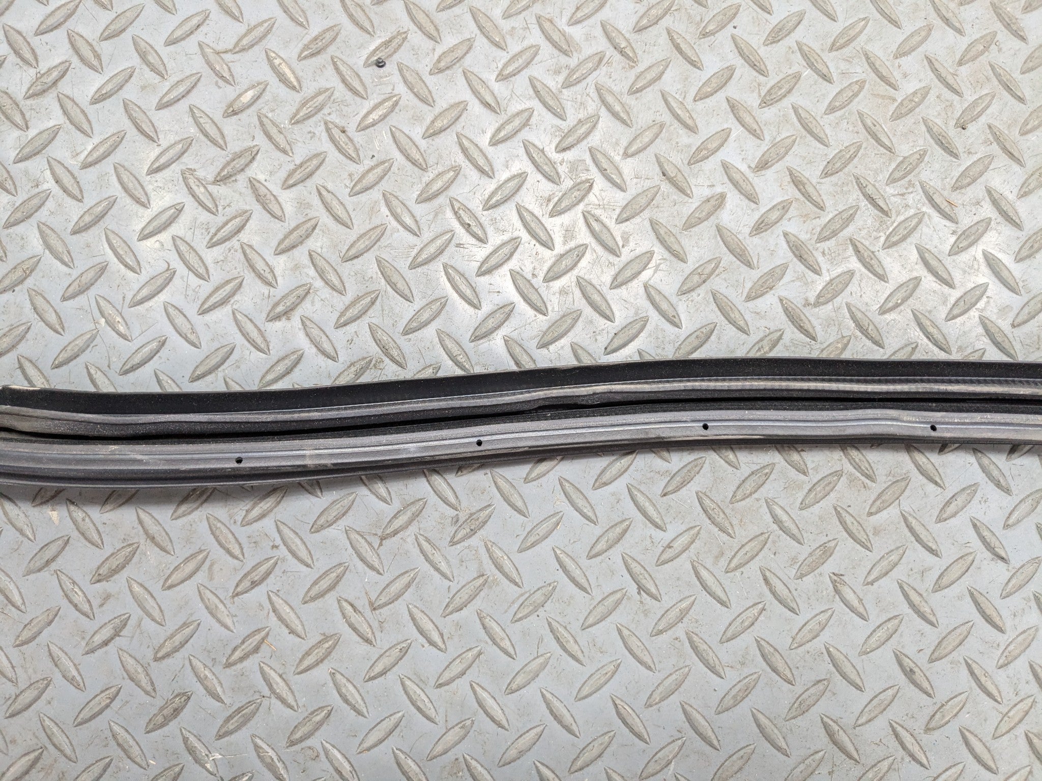2004 - 2008 ACURA TSX OEM DOOR SEAL WEATHER STRIPPING RUBBER FRONT RIGHT SIDE