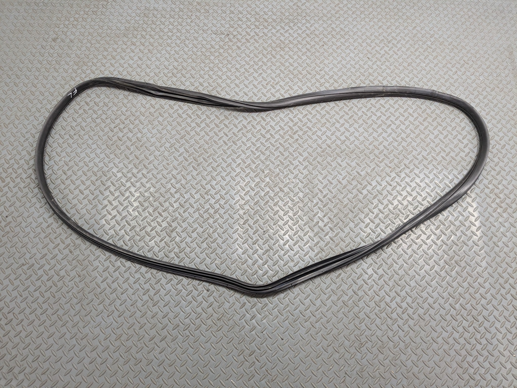 04 - 08 ACURA TSX OEM DOOR SEAL WEATHER STRIPPING RUBBER FRONT LEFT DRIVER SIDE