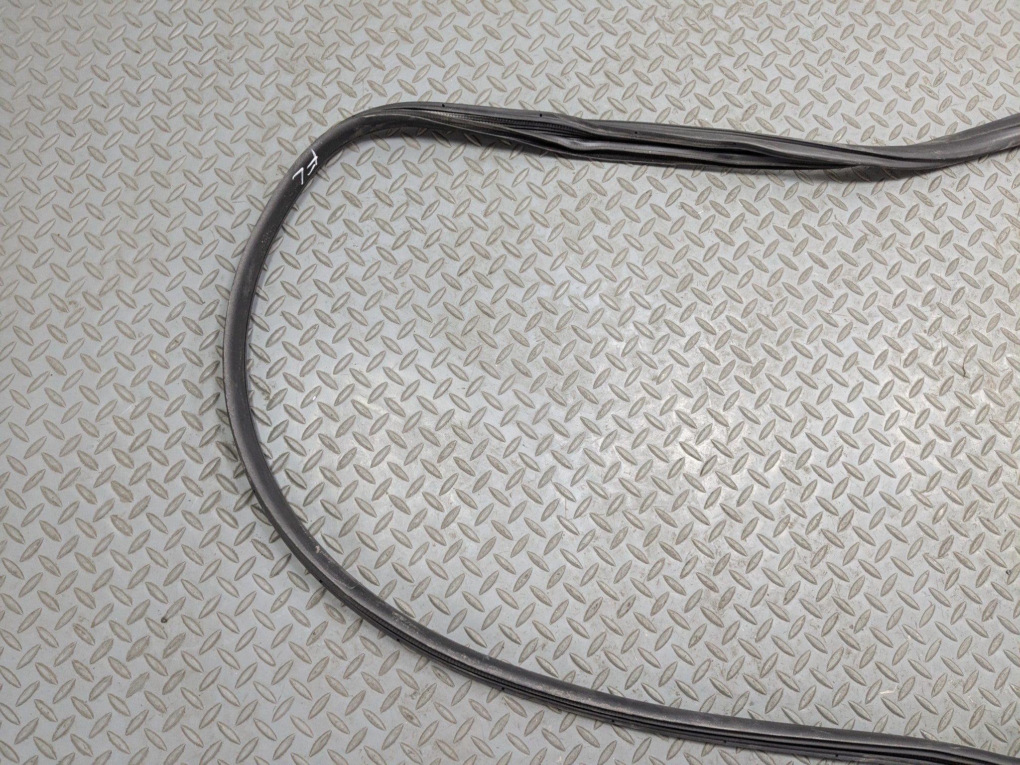 04 - 08 ACURA TSX OEM DOOR SEAL WEATHER STRIPPING RUBBER FRONT LEFT DRIVER SIDE
