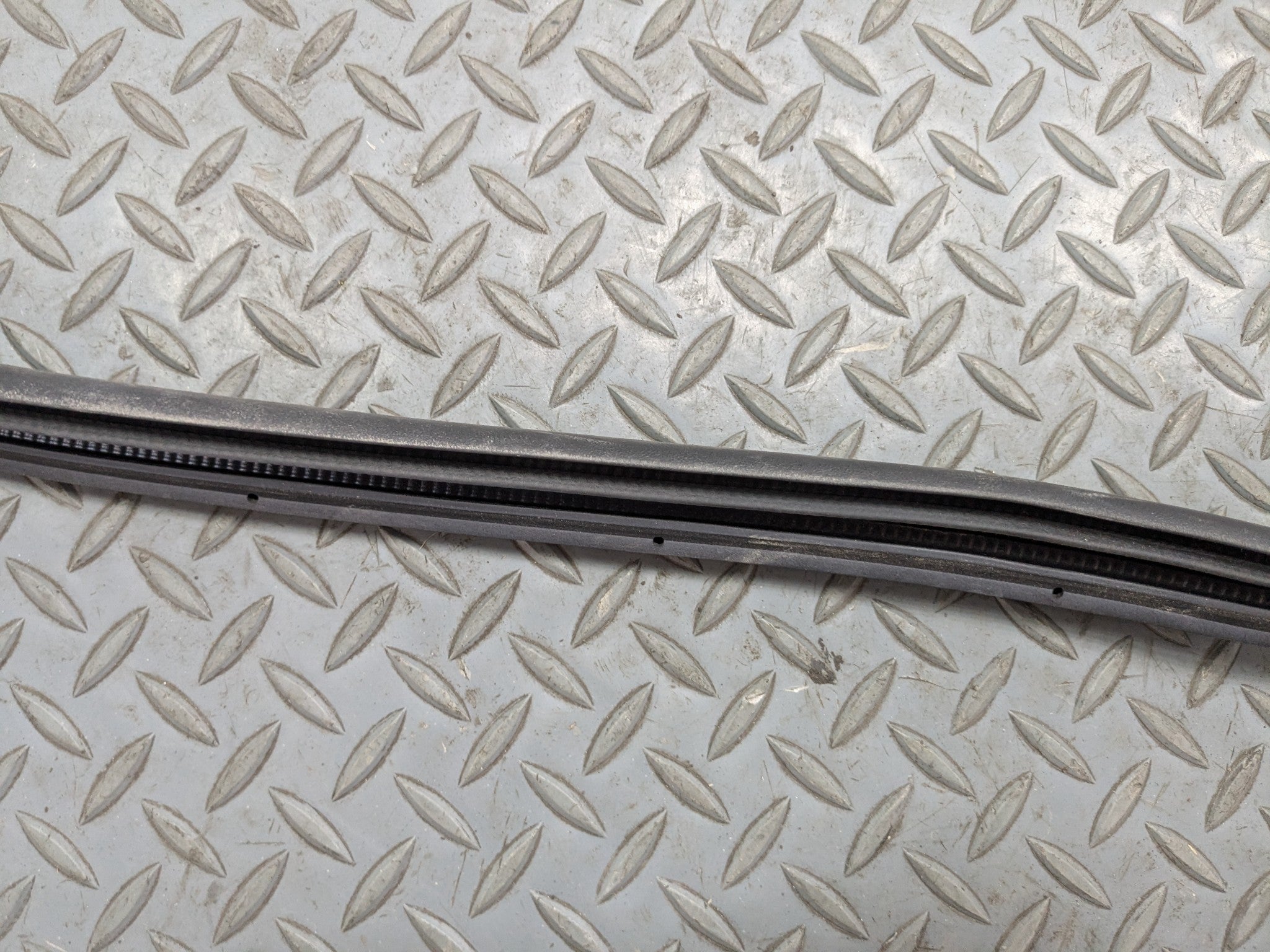 04 - 08 ACURA TSX OEM DOOR SEAL WEATHER STRIPPING RUBBER FRONT LEFT DRIVER SIDE