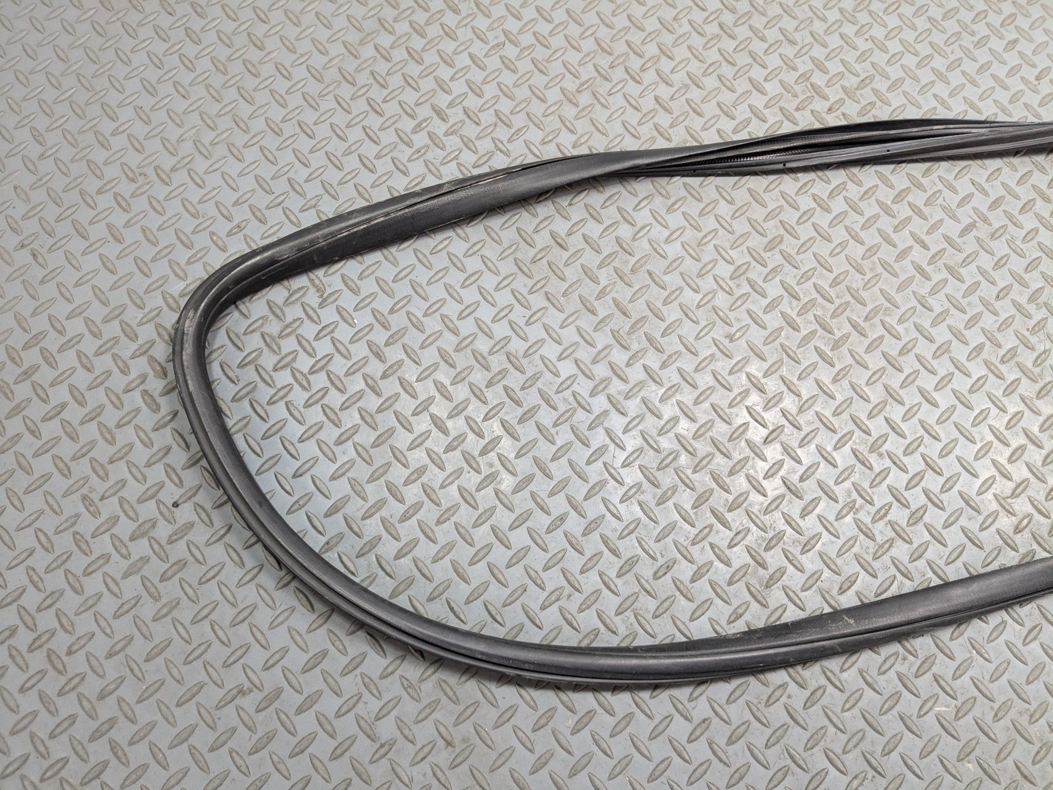 04 - 08 ACURA TSX OEM DOOR SEAL WEATHER STRIPPING RUBBER FRONT LEFT DRIVER SIDE