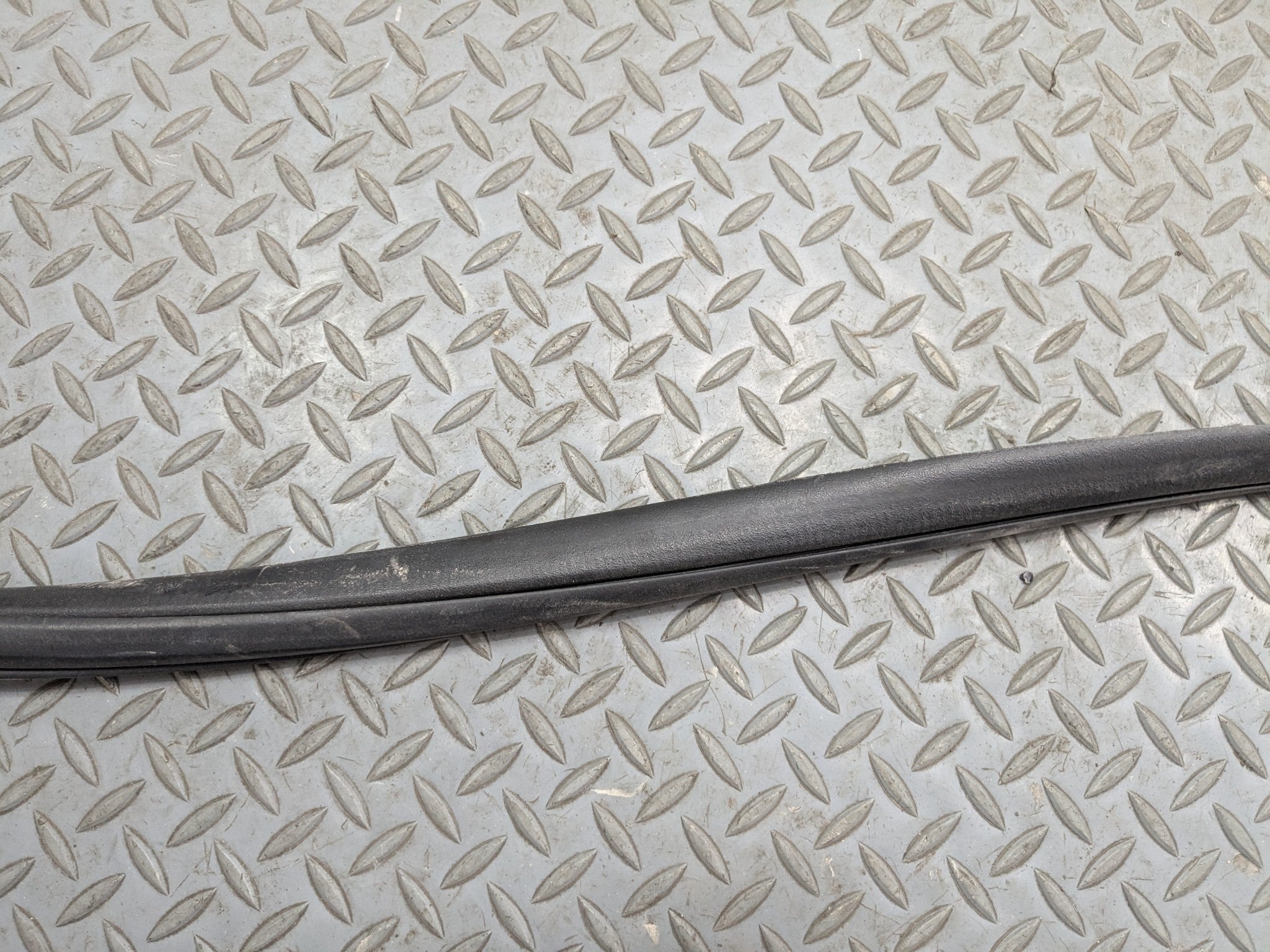 04 - 08 ACURA TSX OEM DOOR SEAL WEATHER STRIPPING RUBBER FRONT LEFT DRIVER SIDE