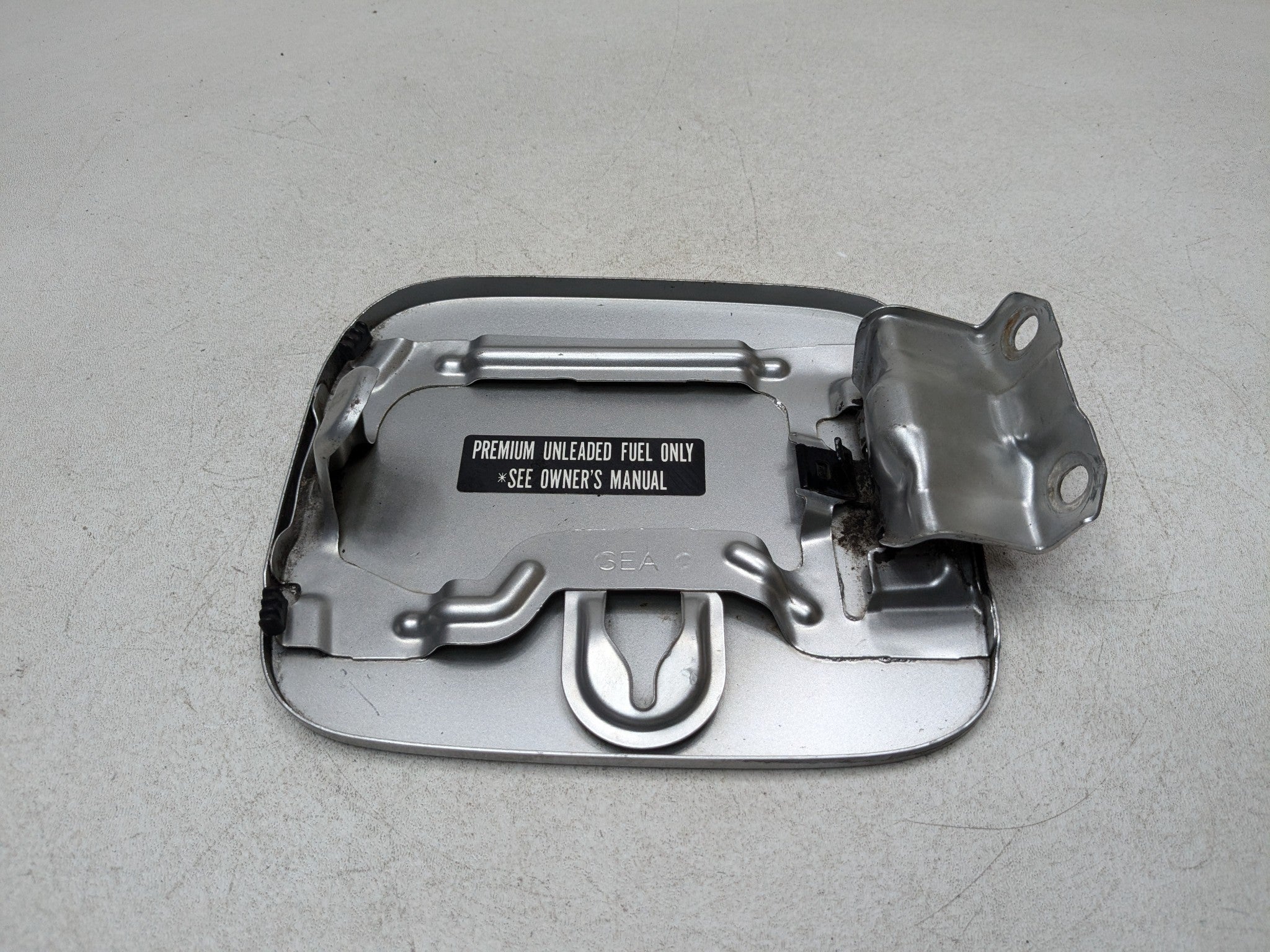 2004 - 2008 ACURA TSX OEM FUEL TANK GAS FILLER DOOR COVER ASSEMBLY