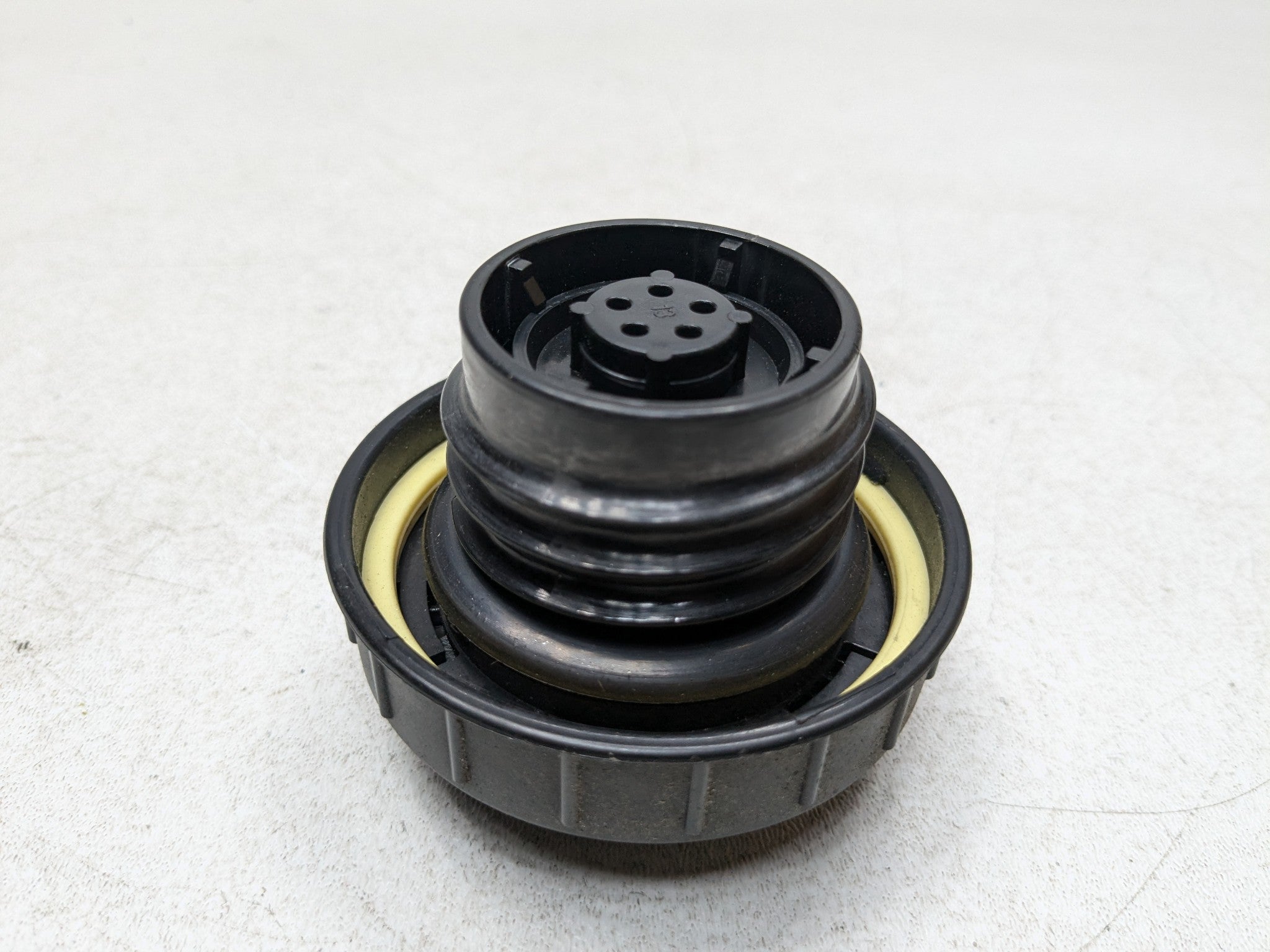 2004 - 2008 ACURA TSX OEM FUEL GAS TANK FILLER CAP ASSEMBLY BLACK