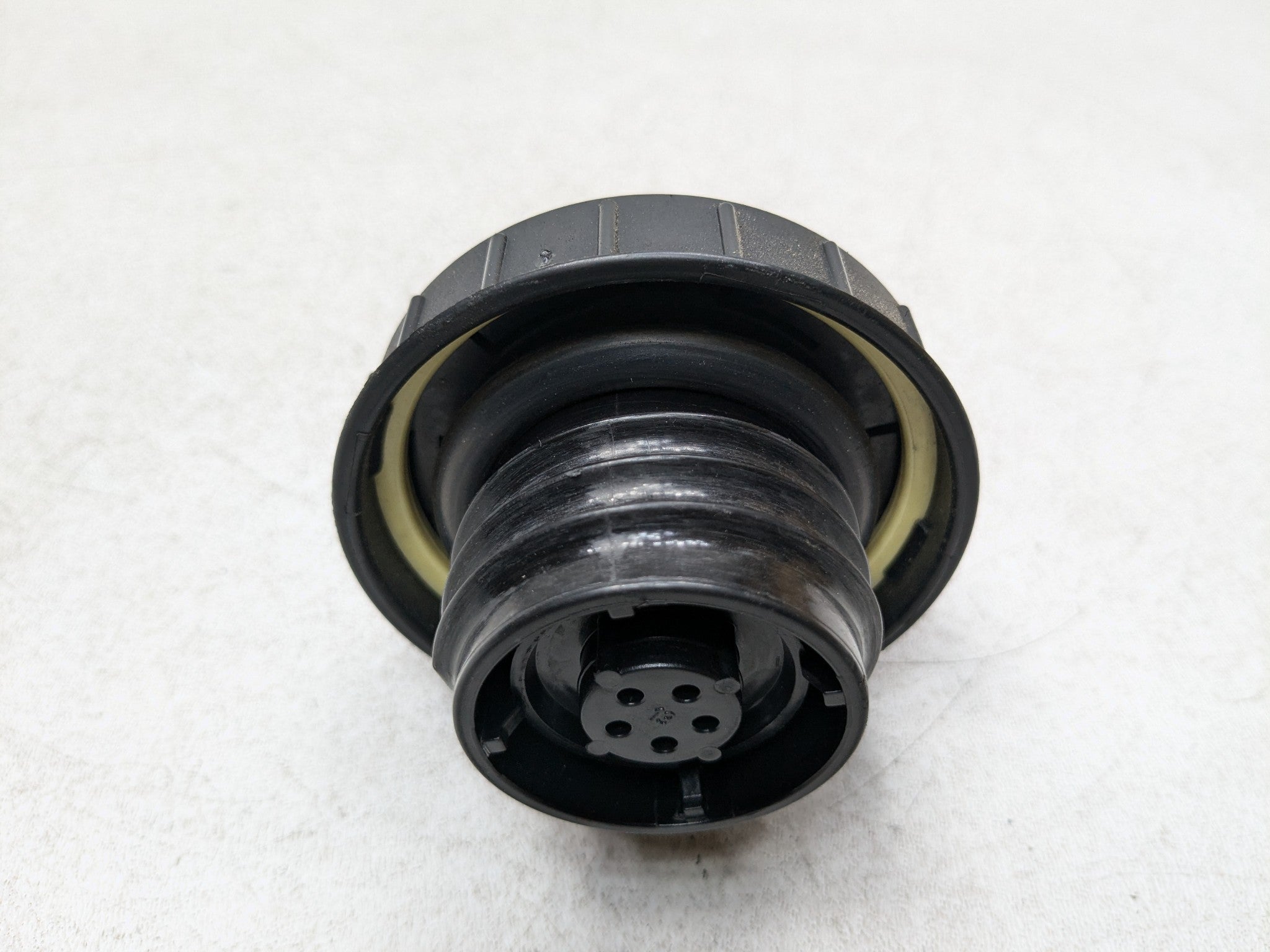 2004 - 2008 ACURA TSX OEM FUEL GAS TANK FILLER CAP ASSEMBLY BLACK