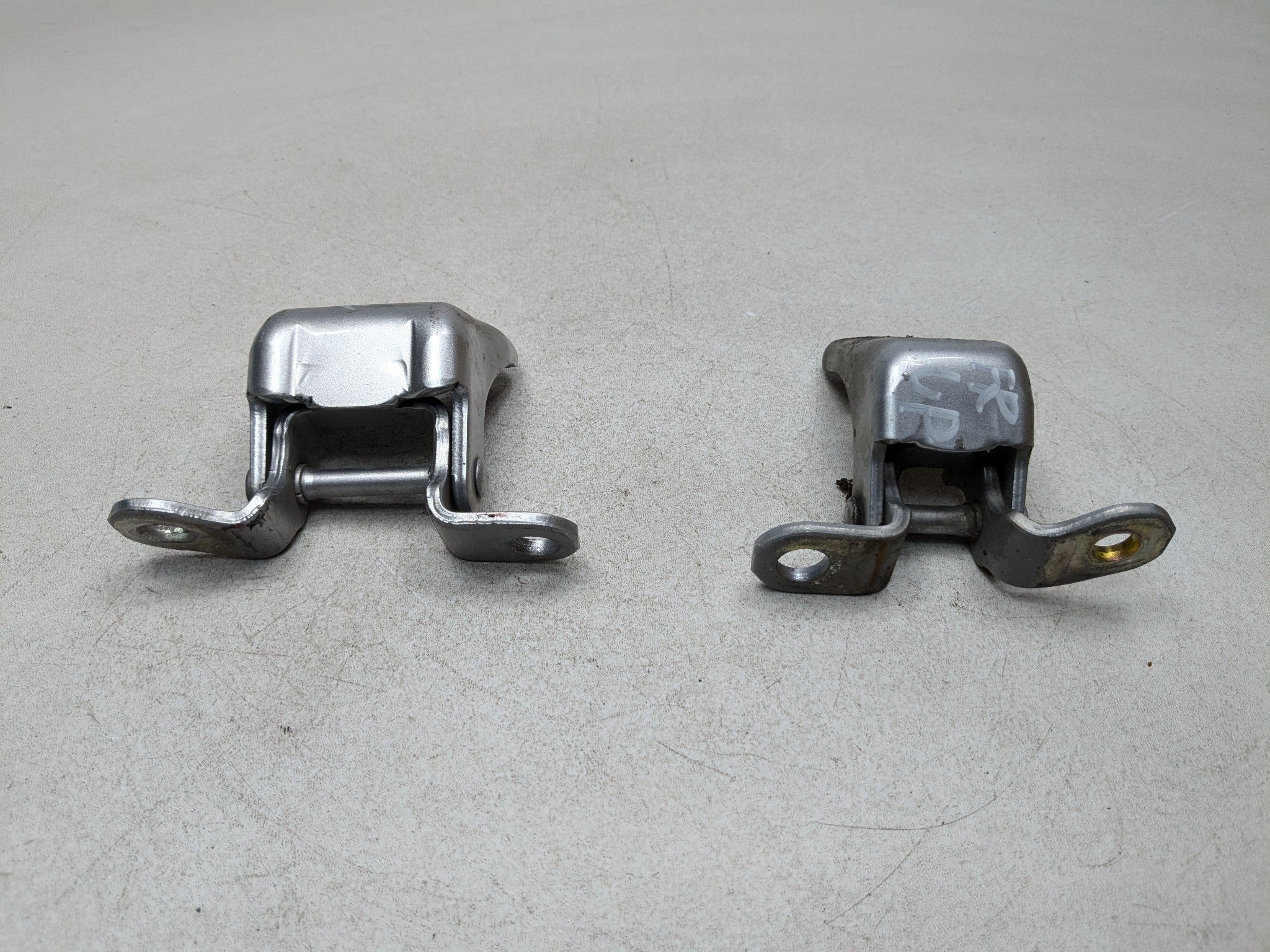2004 - 2008 ACURA TSX OEM DOOR HINGE SET UPPER LOWER FRONT RIGHT PASSENGER SIDE