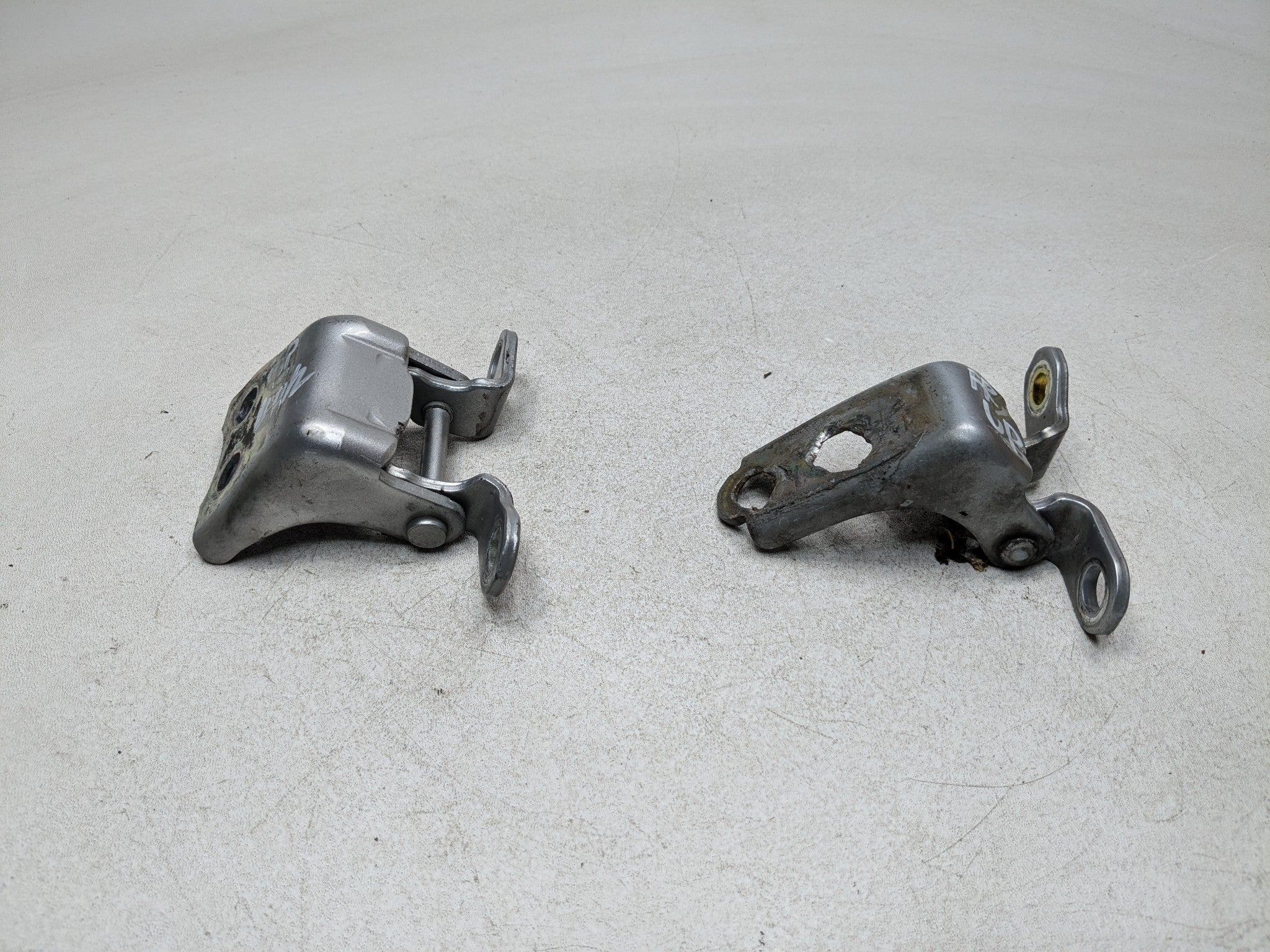 2004 - 2008 ACURA TSX OEM DOOR HINGE SET UPPER LOWER FRONT RIGHT PASSENGER SIDE