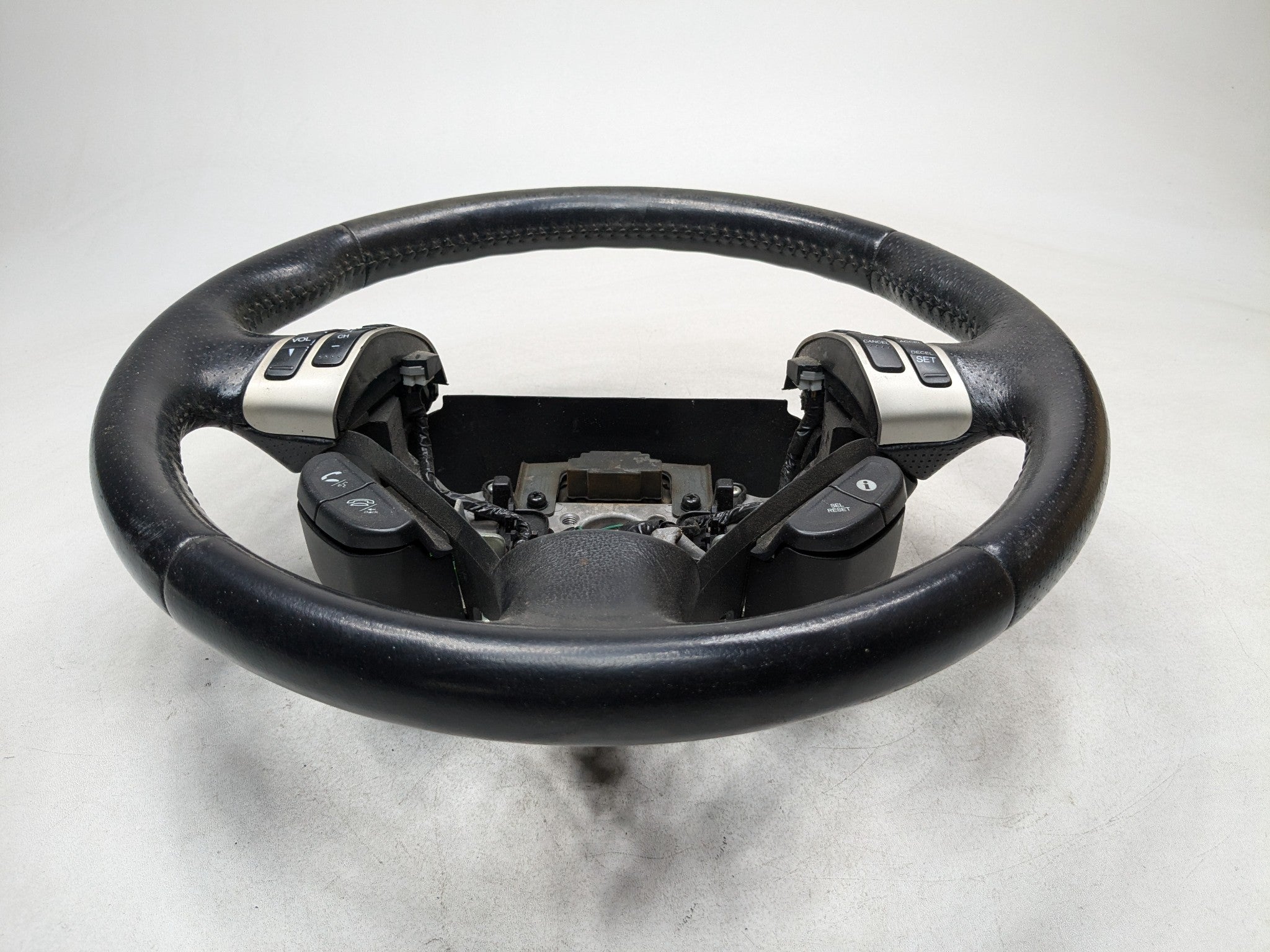 04 - 08 ACURA TSX OEM STEERING WHEEL LEATHER WITH AUDIO CRUISE CONTROL SWITCHES