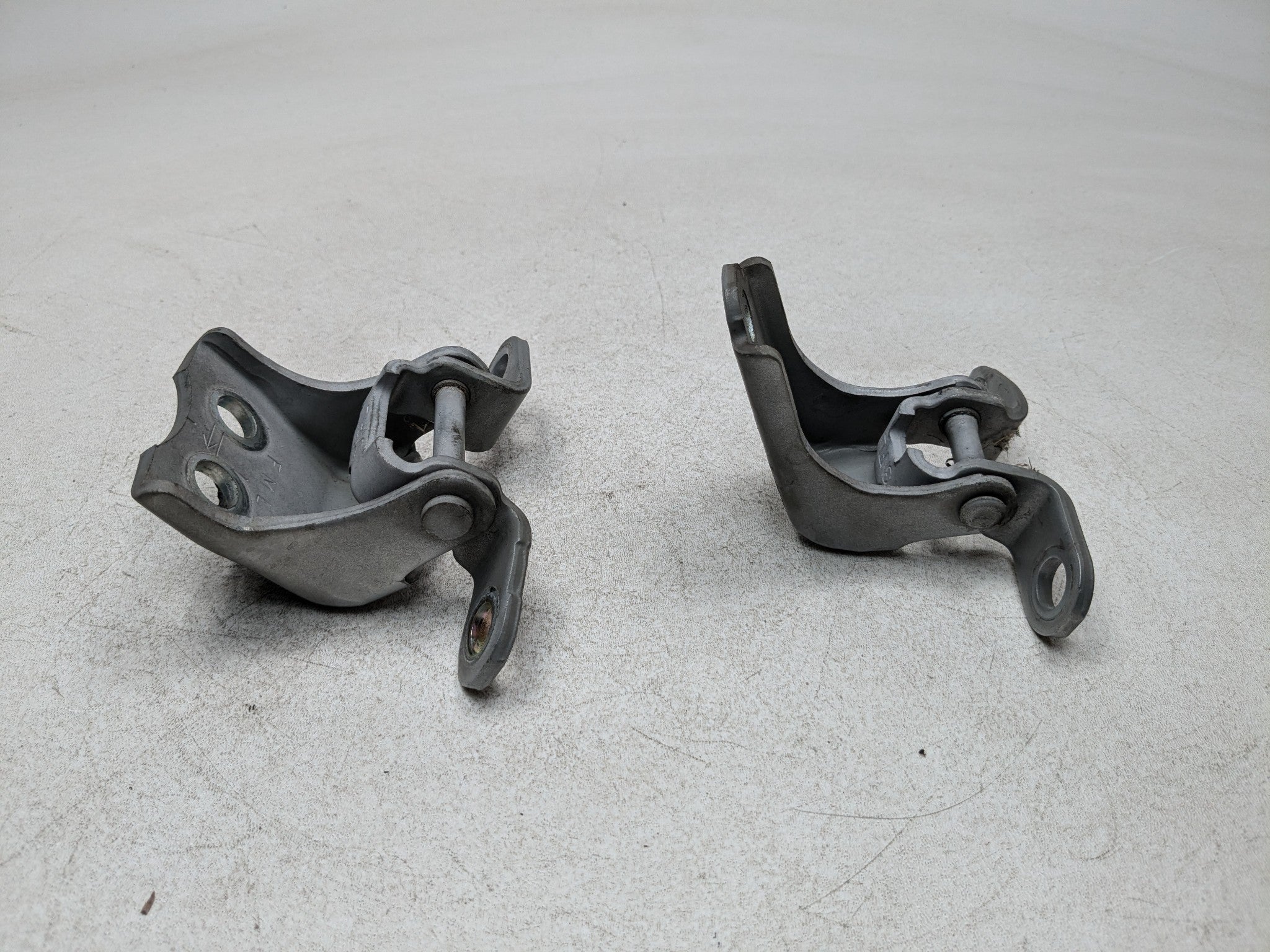 2004 - 2008 ACURA TSX OEM DOOR HINGES SET UPPER AND LOWER FRONT LEFT SIDE