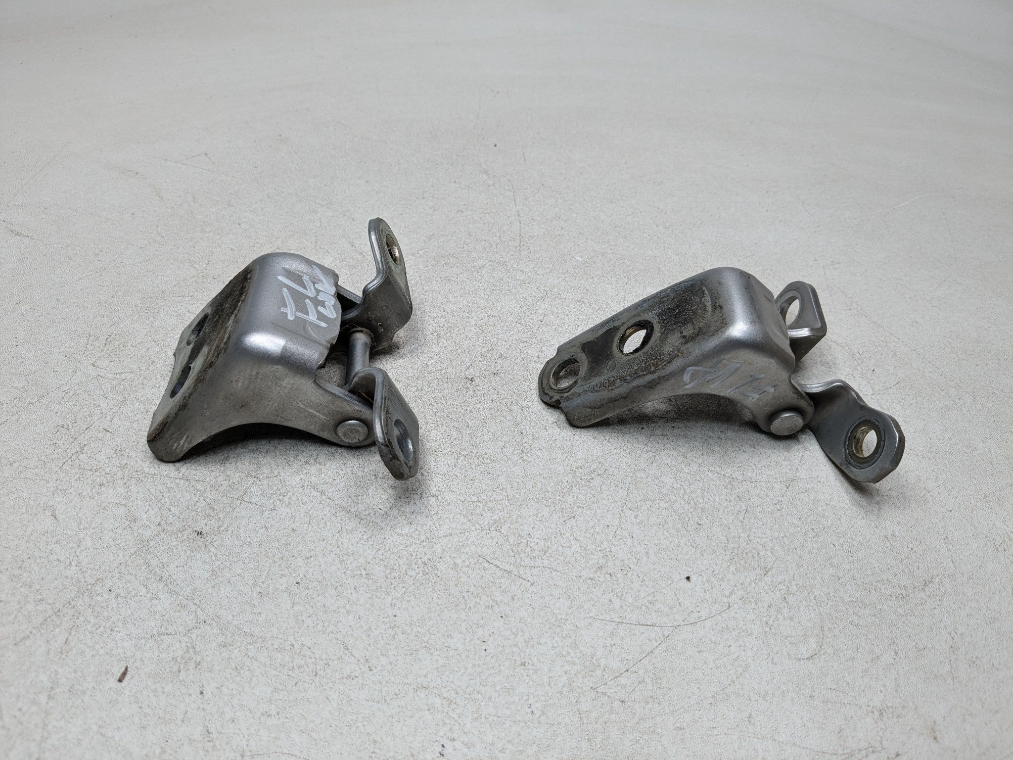 2004 - 2008 ACURA TSX OEM DOOR HINGES SET UPPER AND LOWER FRONT LEFT SIDE