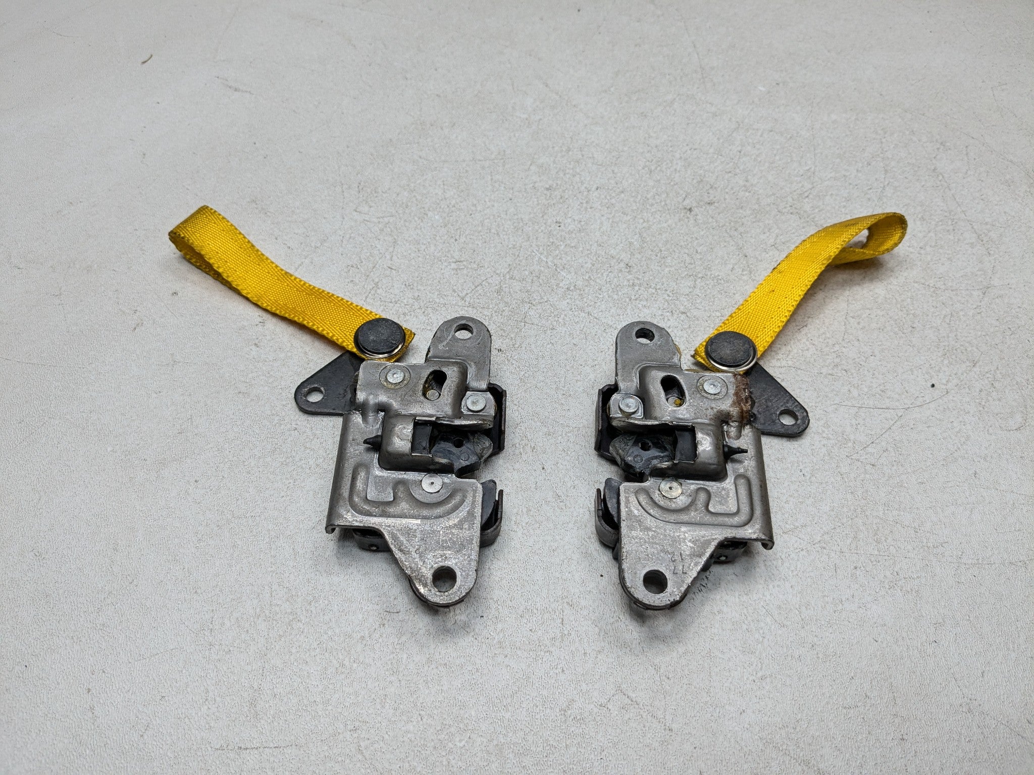2004 - 2008 ACURA TSX OEM SEAT RELEASE LATCH LOCK REAR LEFT AND RIGHT SIDE