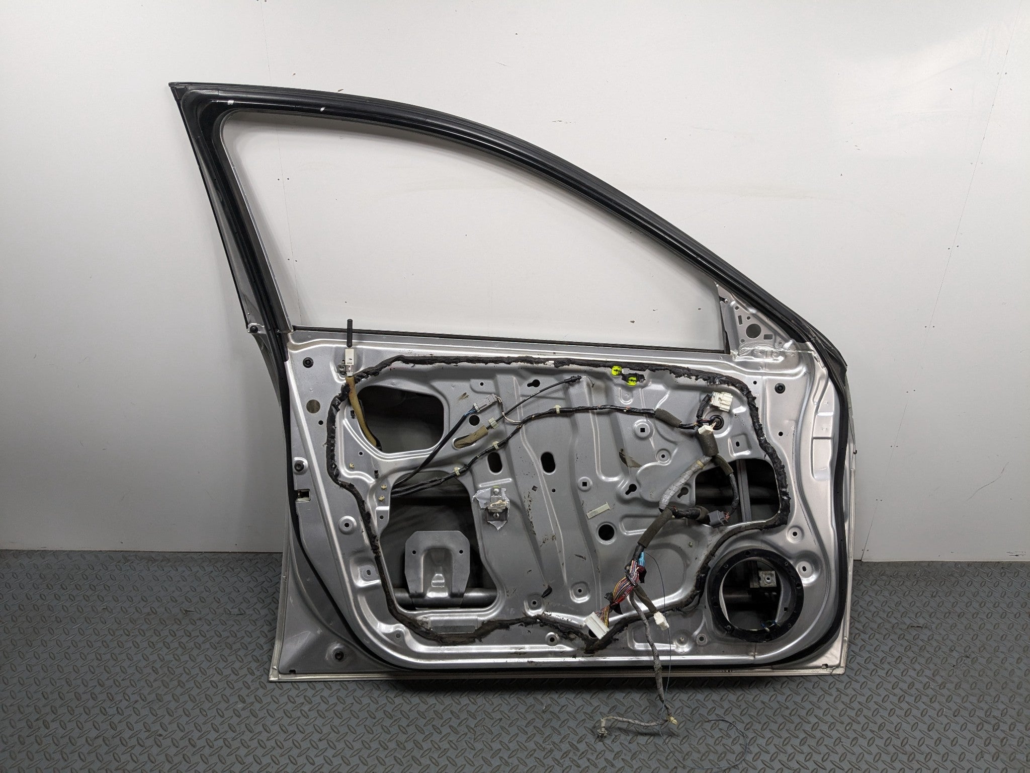04 - 08 ACURA TSX OEM DOOR SHELL PANEL METALLIC SILVER FRONT LEFT DRIVER SIDE