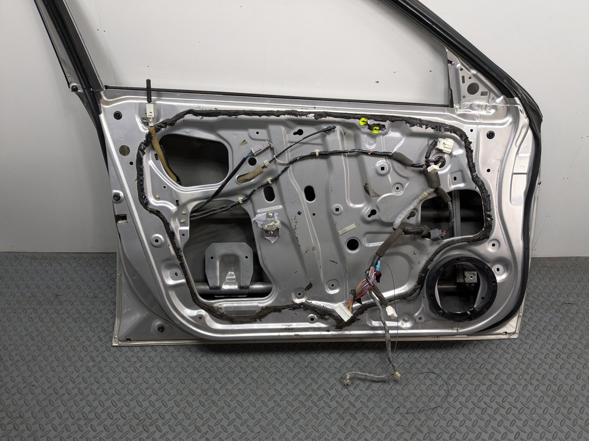 04 - 08 ACURA TSX OEM DOOR SHELL PANEL METALLIC SILVER FRONT LEFT DRIVER SIDE