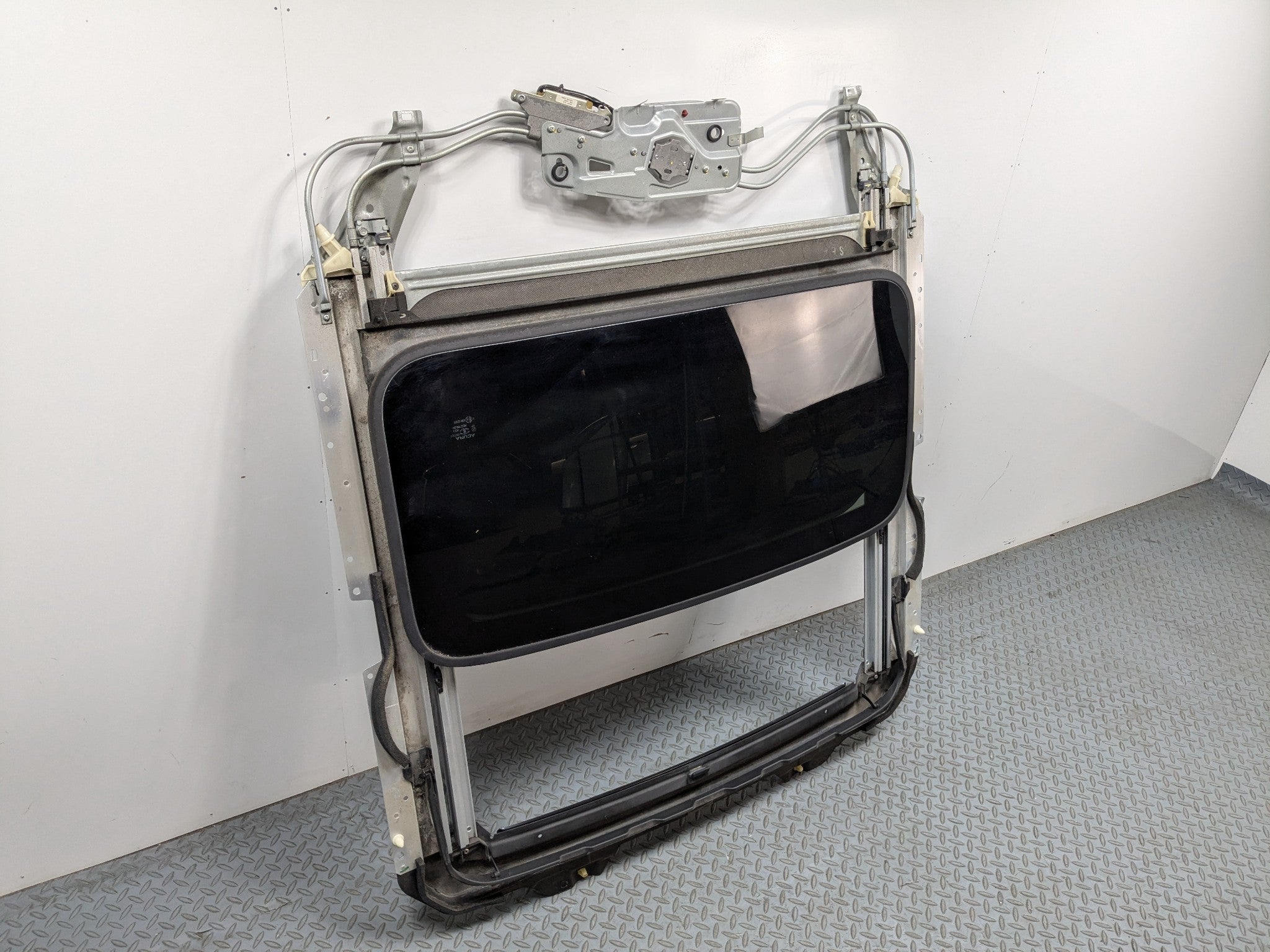 04 - 08 ACURA TSX OEM SUN ROOF MOON ROOF GLASS WITH BRACKET FRAME PANEL ASSEMBLY