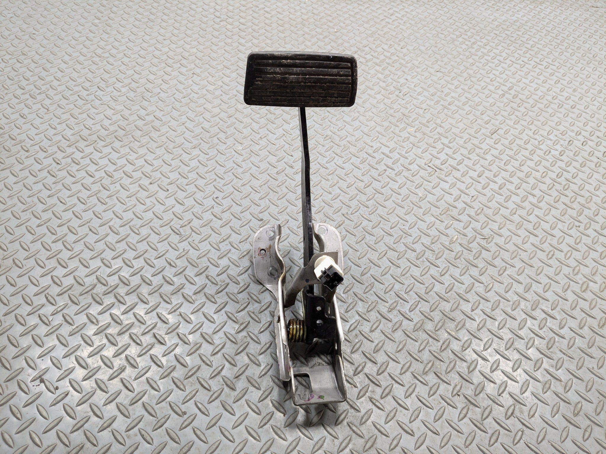 2004 - 2008 ACURA TSX OEM FRONT FLOOR FOOT BRAKE PEDAL WITH BRACKET
