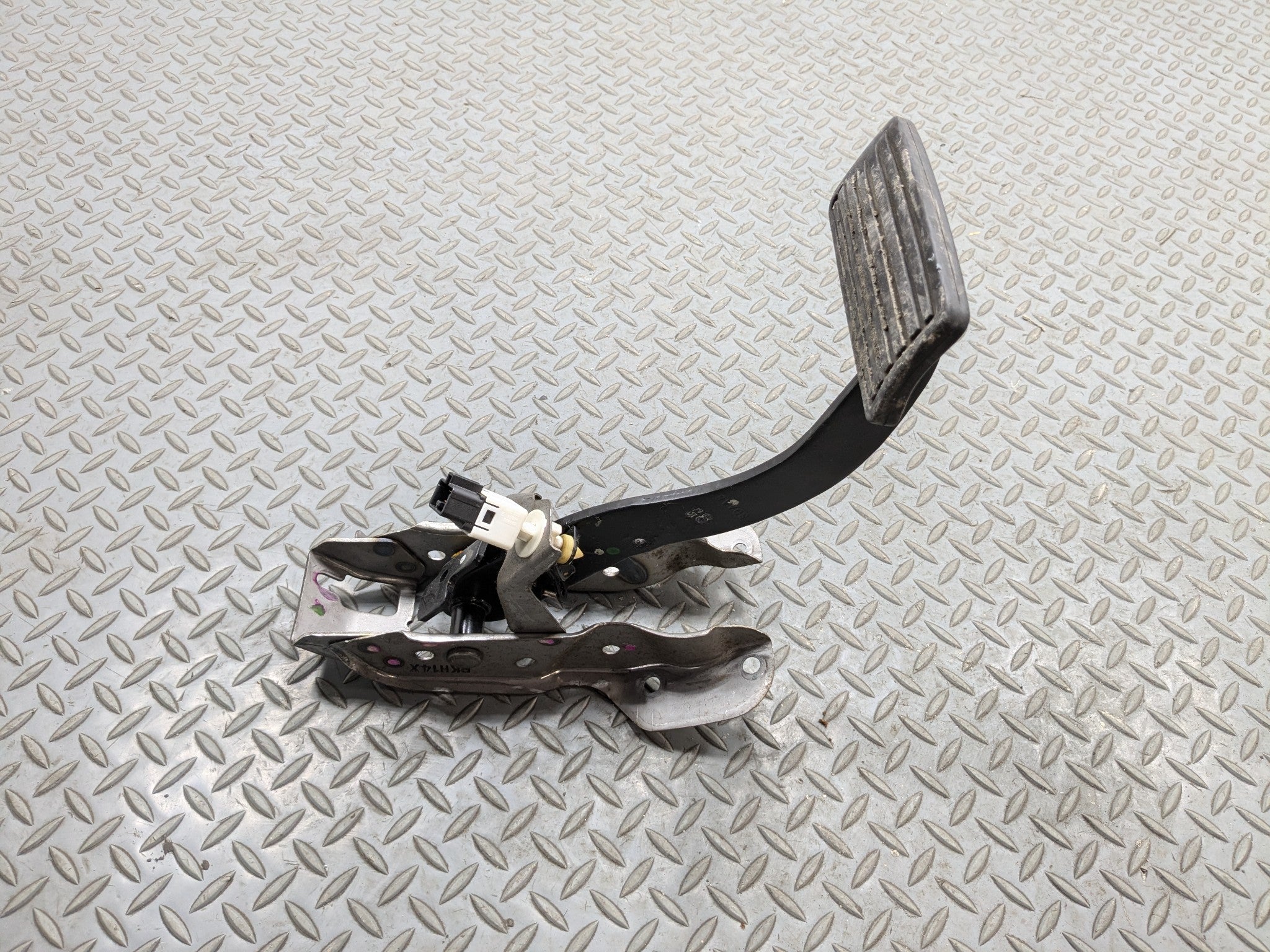 2004 - 2008 ACURA TSX OEM FRONT FLOOR FOOT BRAKE PEDAL WITH BRACKET