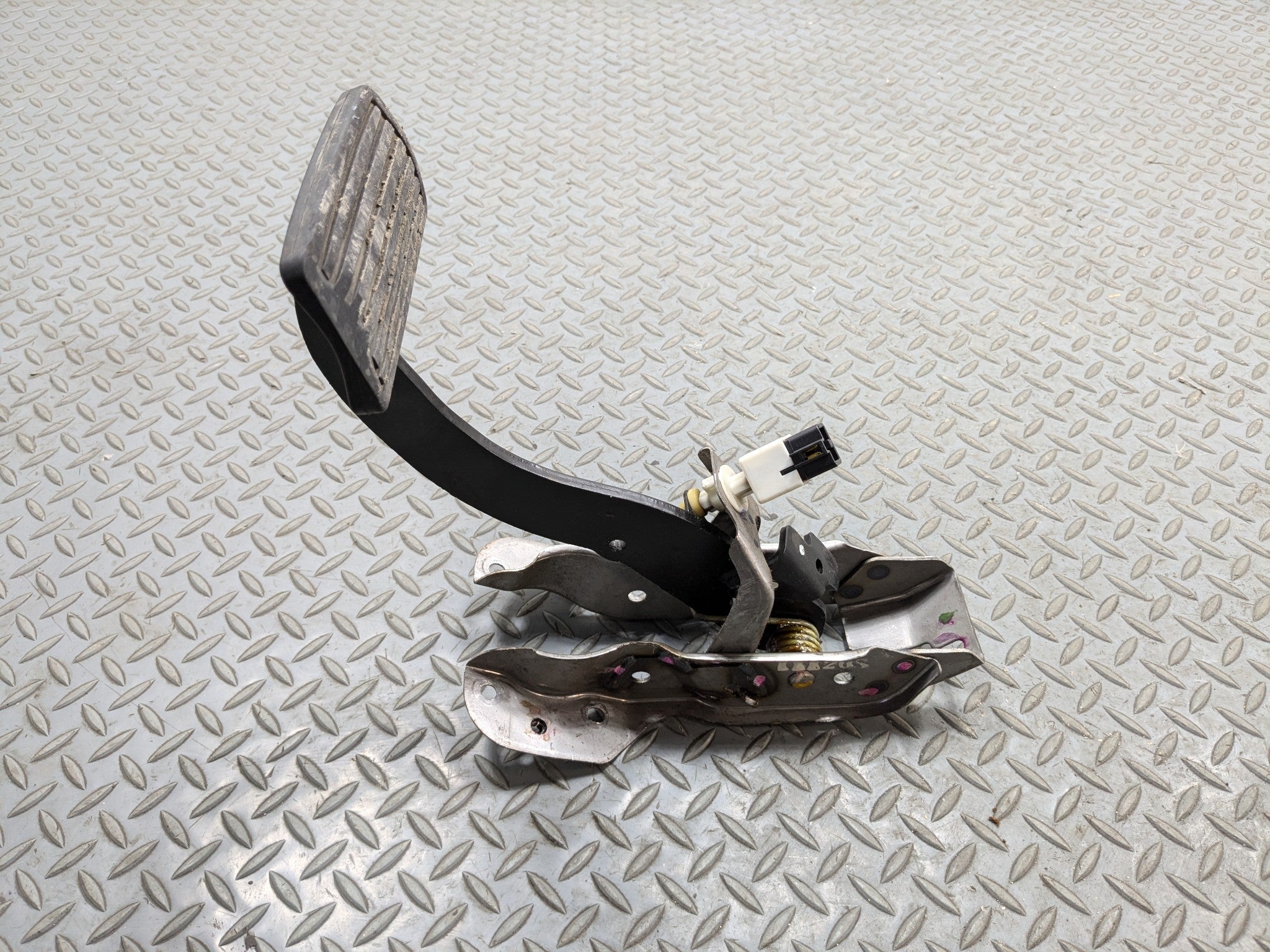 2004 - 2008 ACURA TSX OEM FRONT FLOOR FOOT BRAKE PEDAL WITH BRACKET