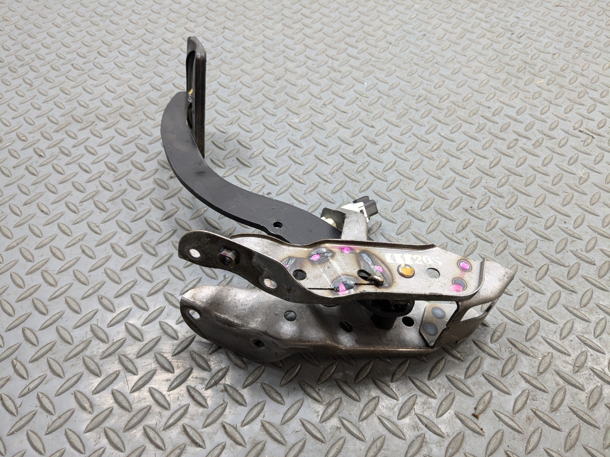 2004 - 2008 ACURA TSX OEM FRONT FLOOR FOOT BRAKE PEDAL WITH BRACKET