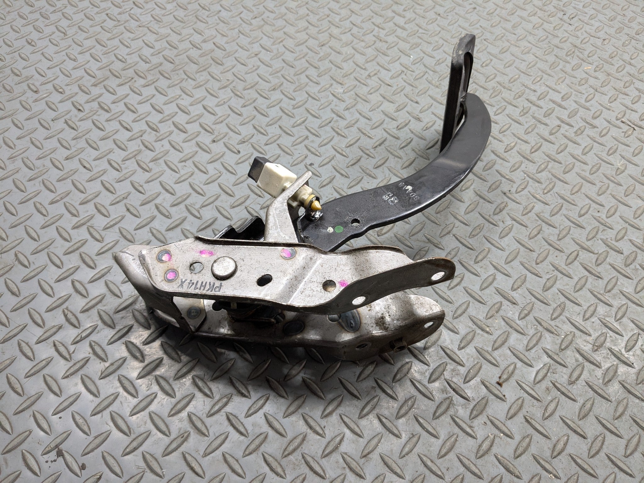 2004 - 2008 ACURA TSX OEM FRONT FLOOR FOOT BRAKE PEDAL WITH BRACKET