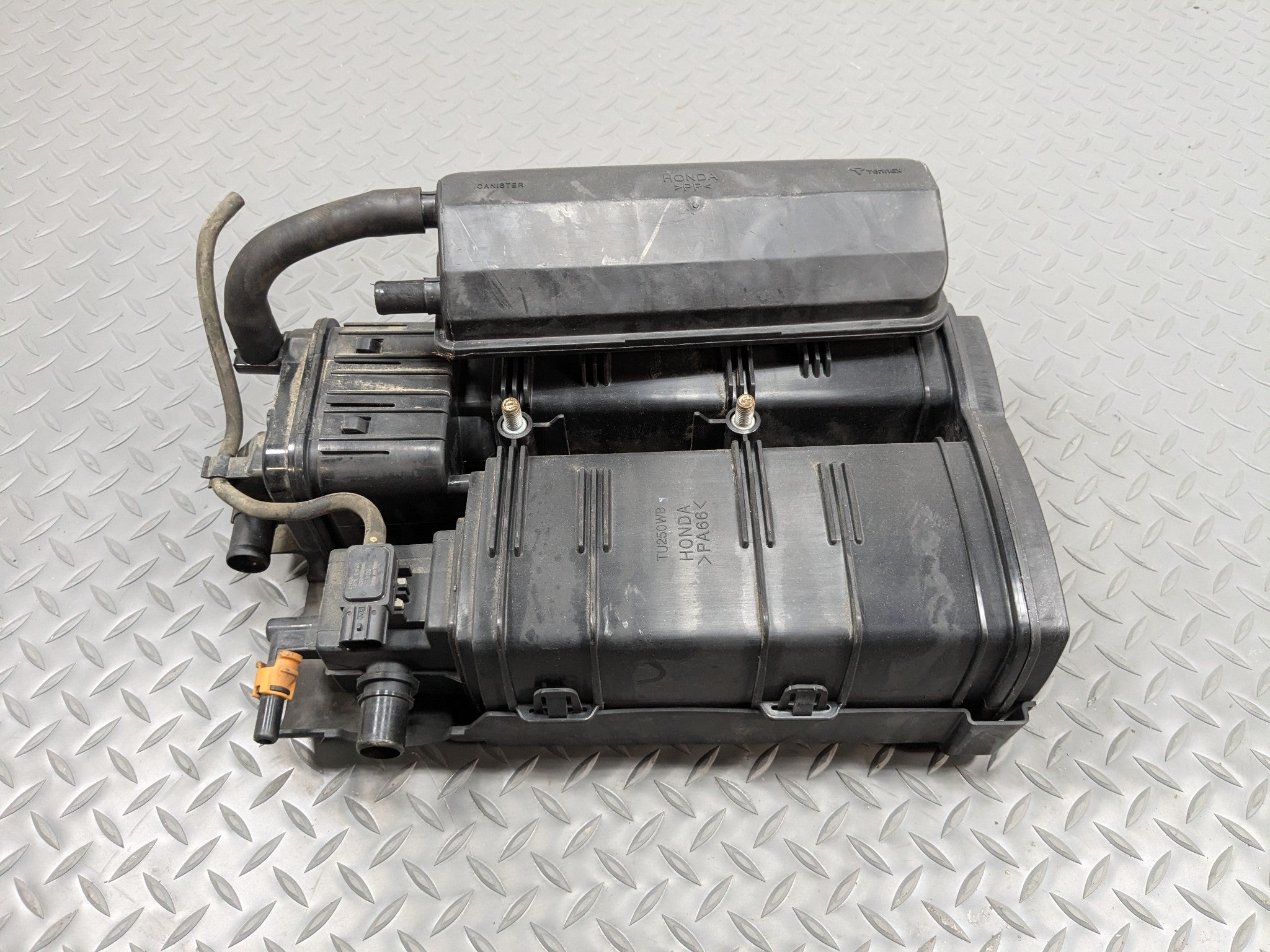 2004 - 2008 ACURA TSX OEM FUEL VAPOR GAS CHARCOAL EVAPORATOR CANISTER