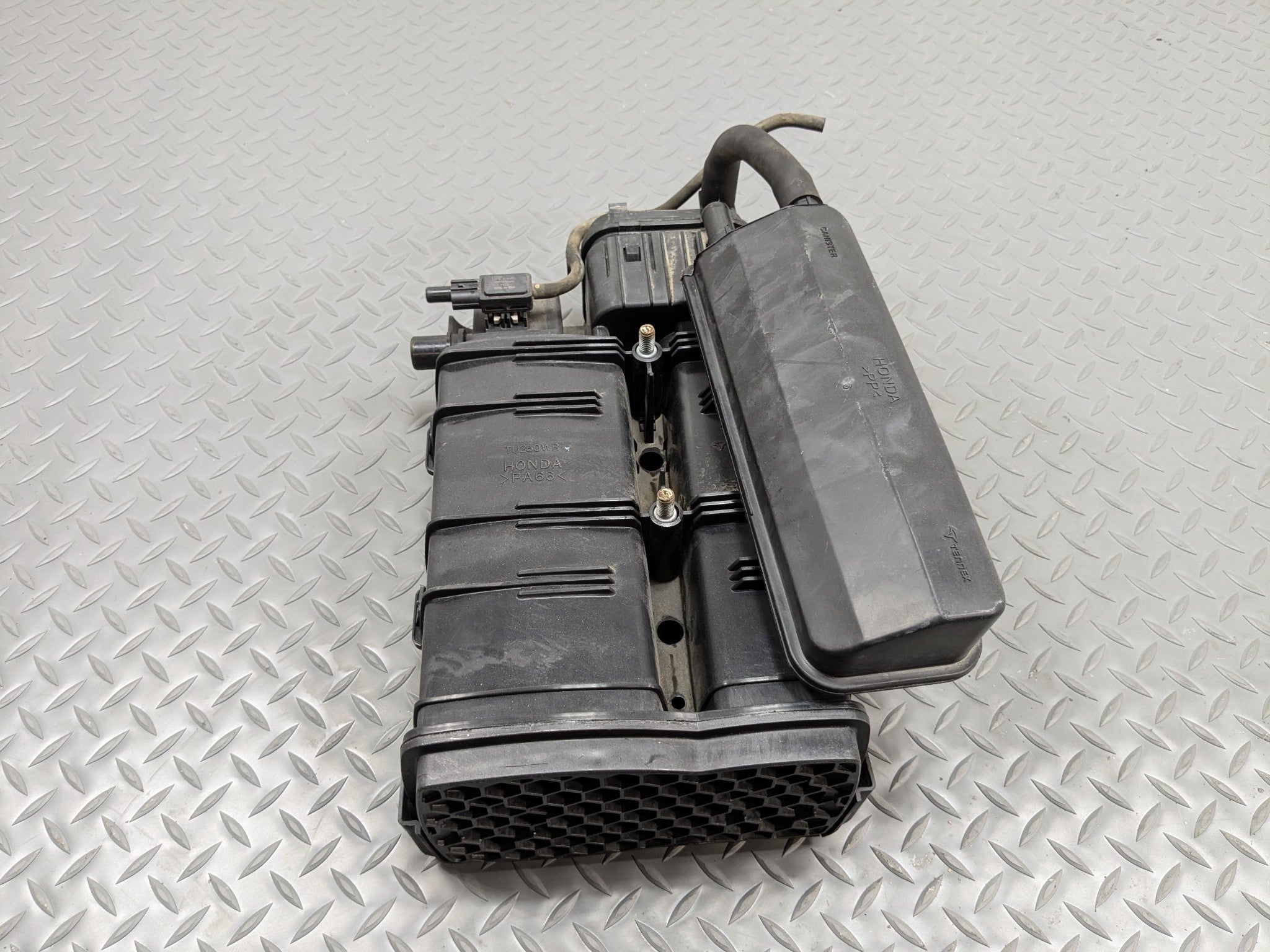 2004 - 2008 ACURA TSX OEM FUEL VAPOR GAS CHARCOAL EVAPORATOR CANISTER