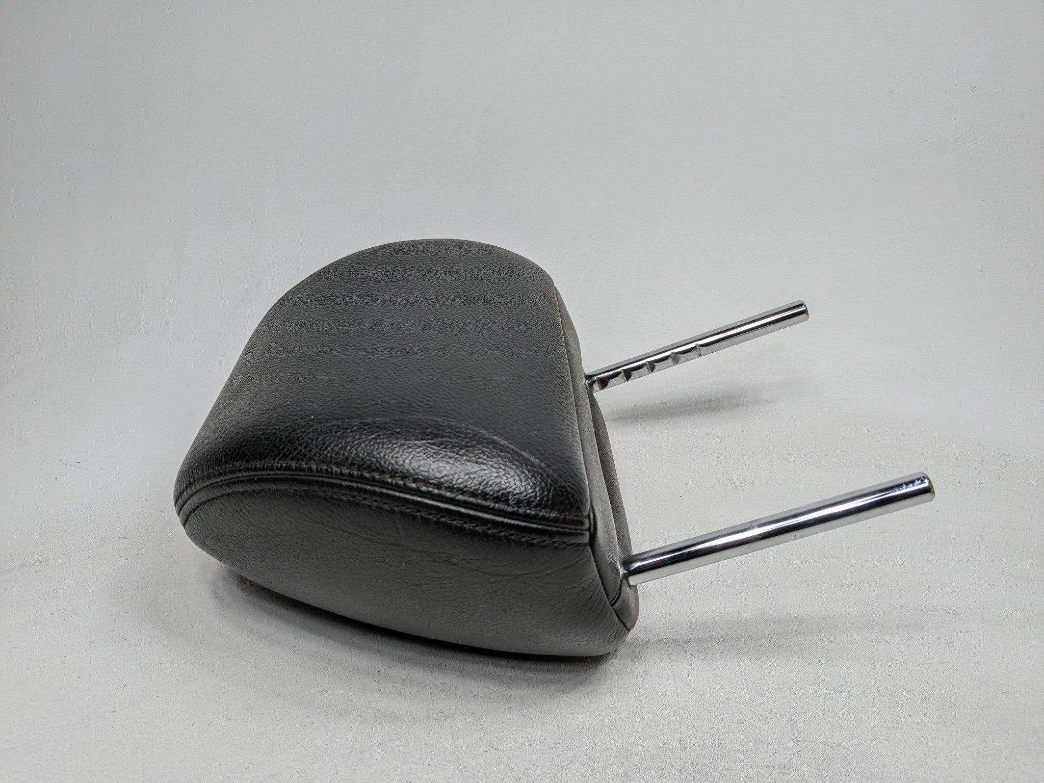 2004 - 2008 ACURA TSX OEM HEADREST FRONT RIGHT PASSENGER SIDE BLACK LEATHER