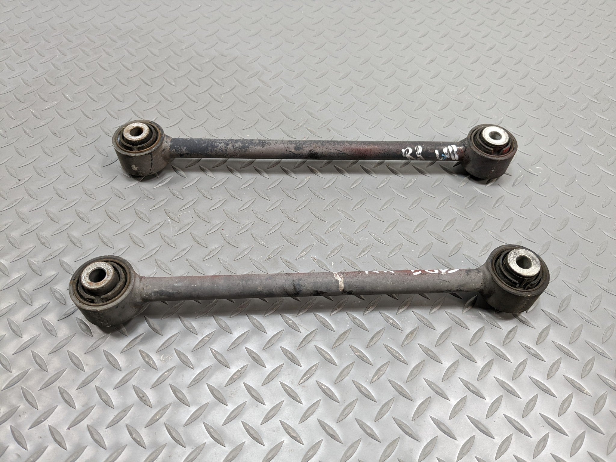 2004 - 2008 ACURA TSX OEM LOWER CONTROL ARM AND LINK ROD REAR RIGHT SIDE