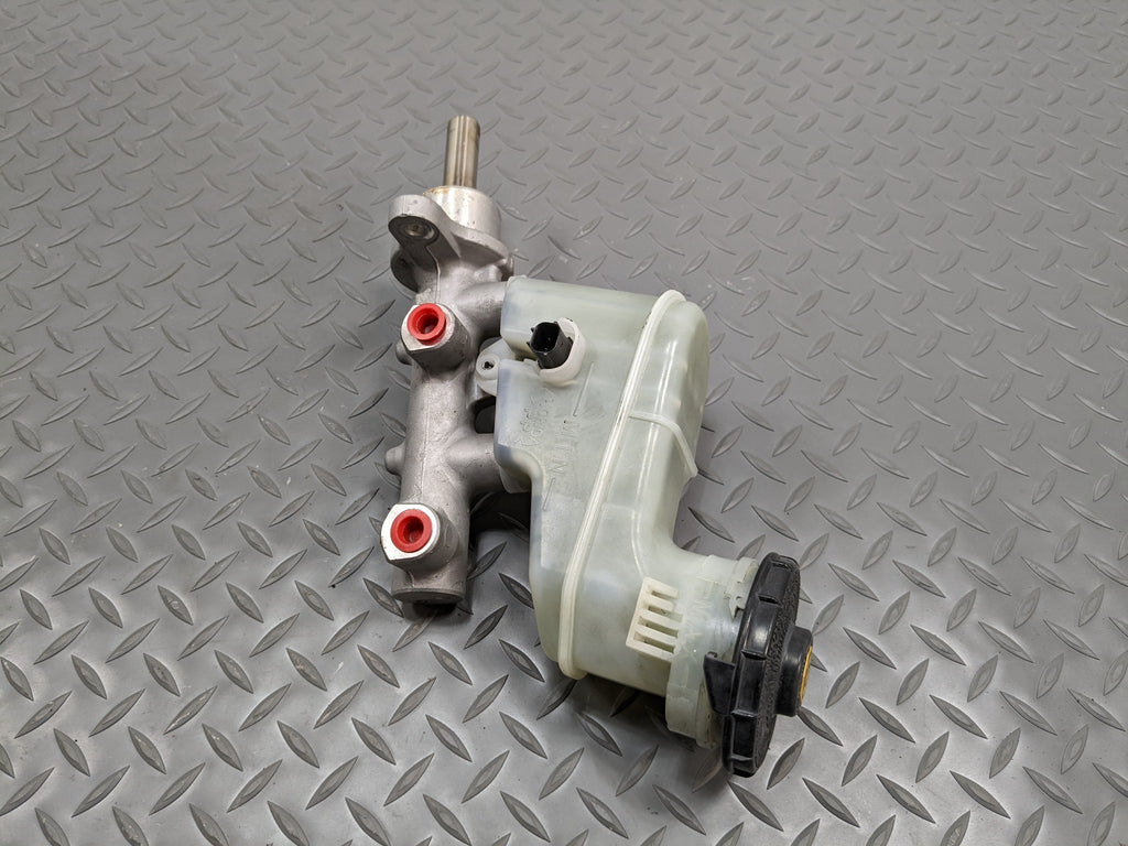 2004 - 2008 ACURA TSX OEM 2.4L BRAKE MASTER CYLINDER WITH RESERVOIR ASSEMBLY