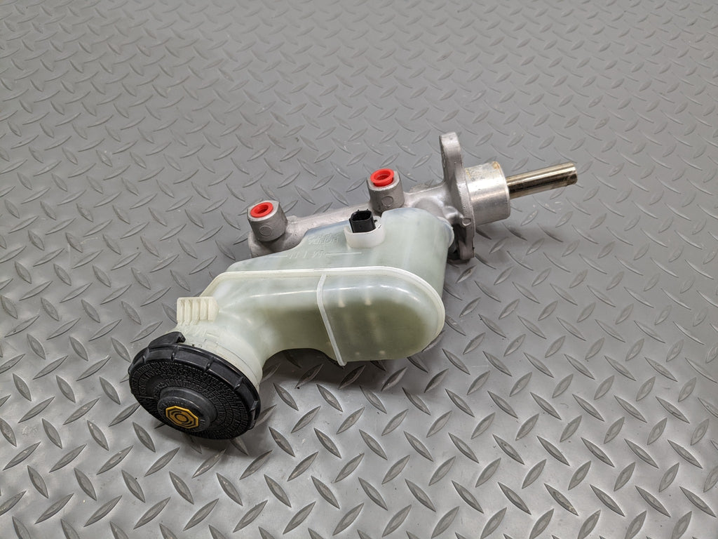 2004 - 2008 ACURA TSX OEM 2.4L BRAKE MASTER CYLINDER WITH RESERVOIR ASSEMBLY