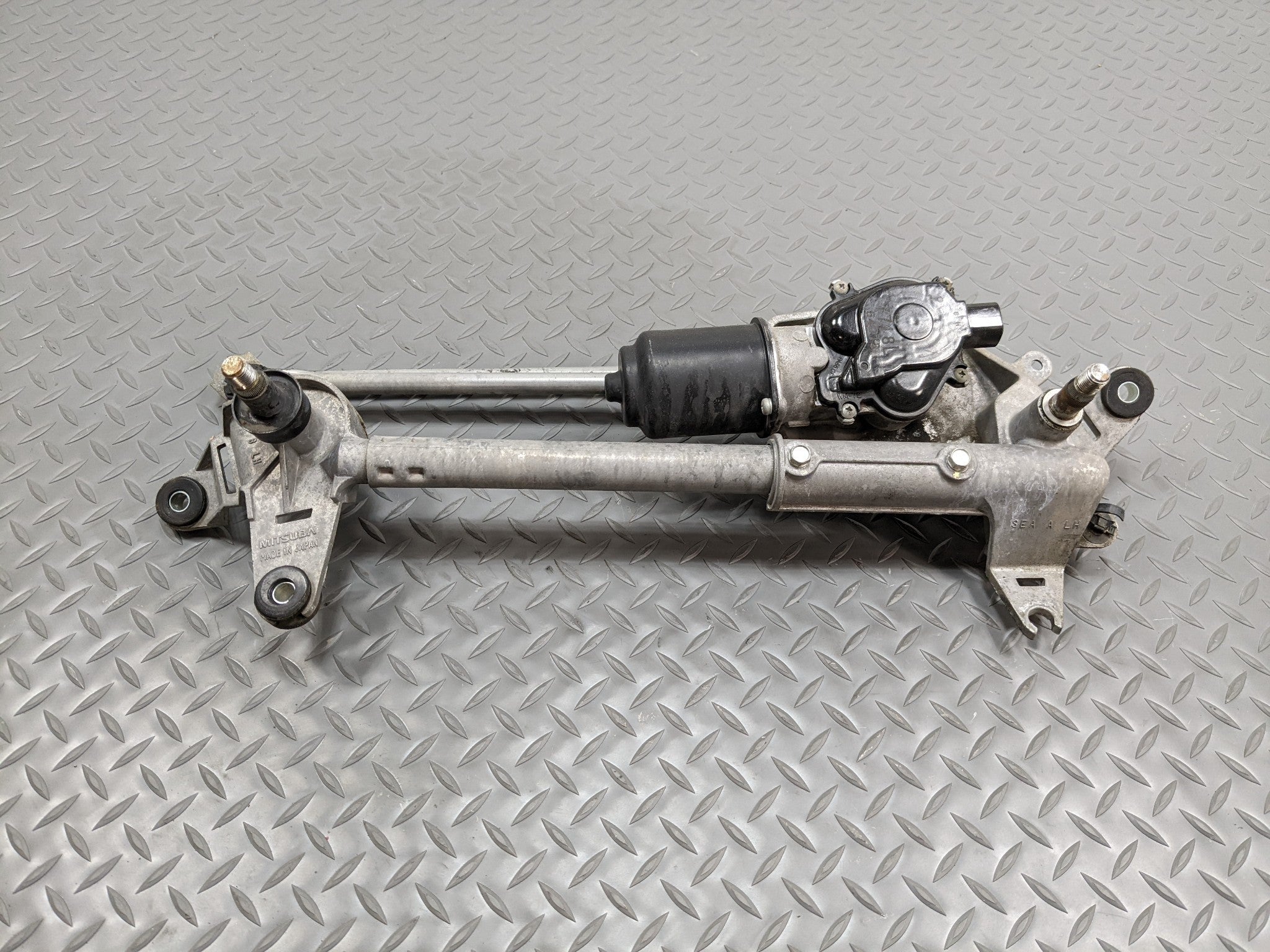 2004 - 2008 ACURA TSX OEM WIPER TRANSMISSION LINKAGE WITH MOTOR FRONT WINDSHIELD