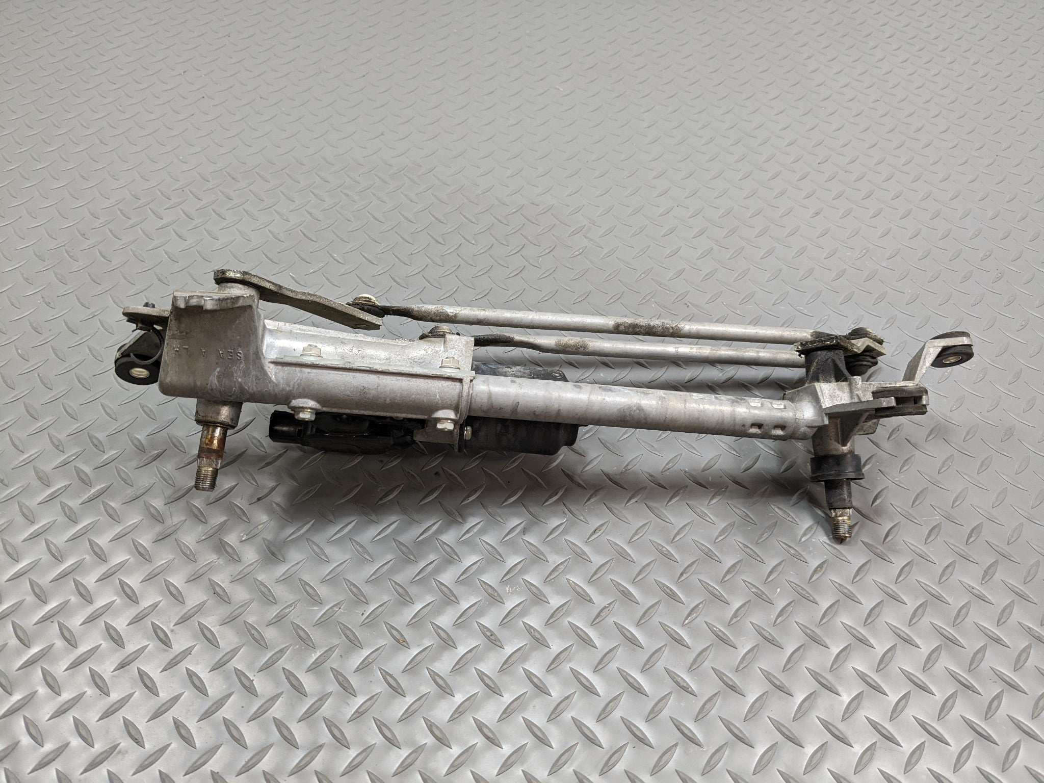 2004 - 2008 ACURA TSX OEM WIPER TRANSMISSION LINKAGE WITH MOTOR FRONT WINDSHIELD