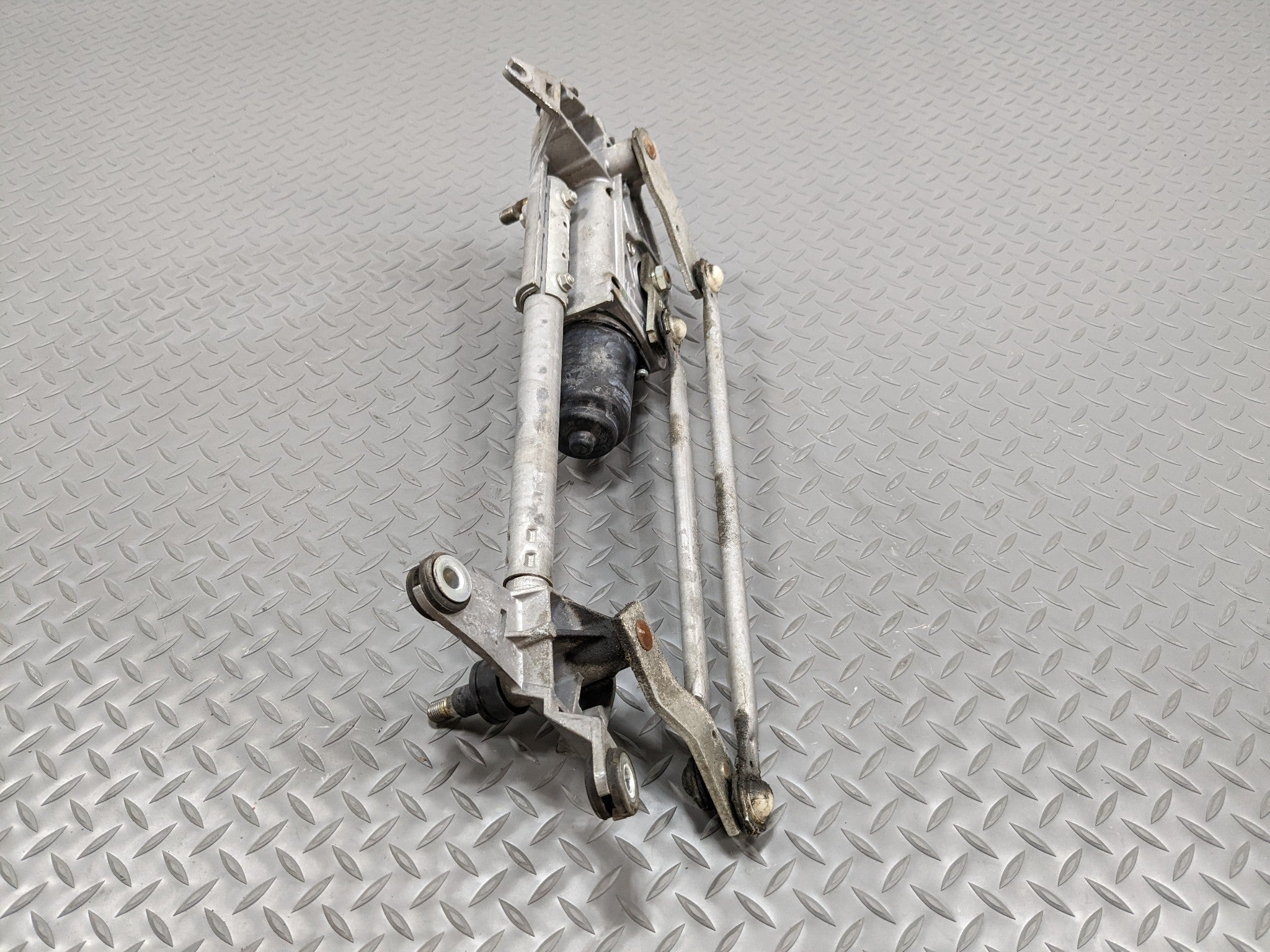 2004 - 2008 ACURA TSX OEM WIPER TRANSMISSION LINKAGE WITH MOTOR FRONT WINDSHIELD