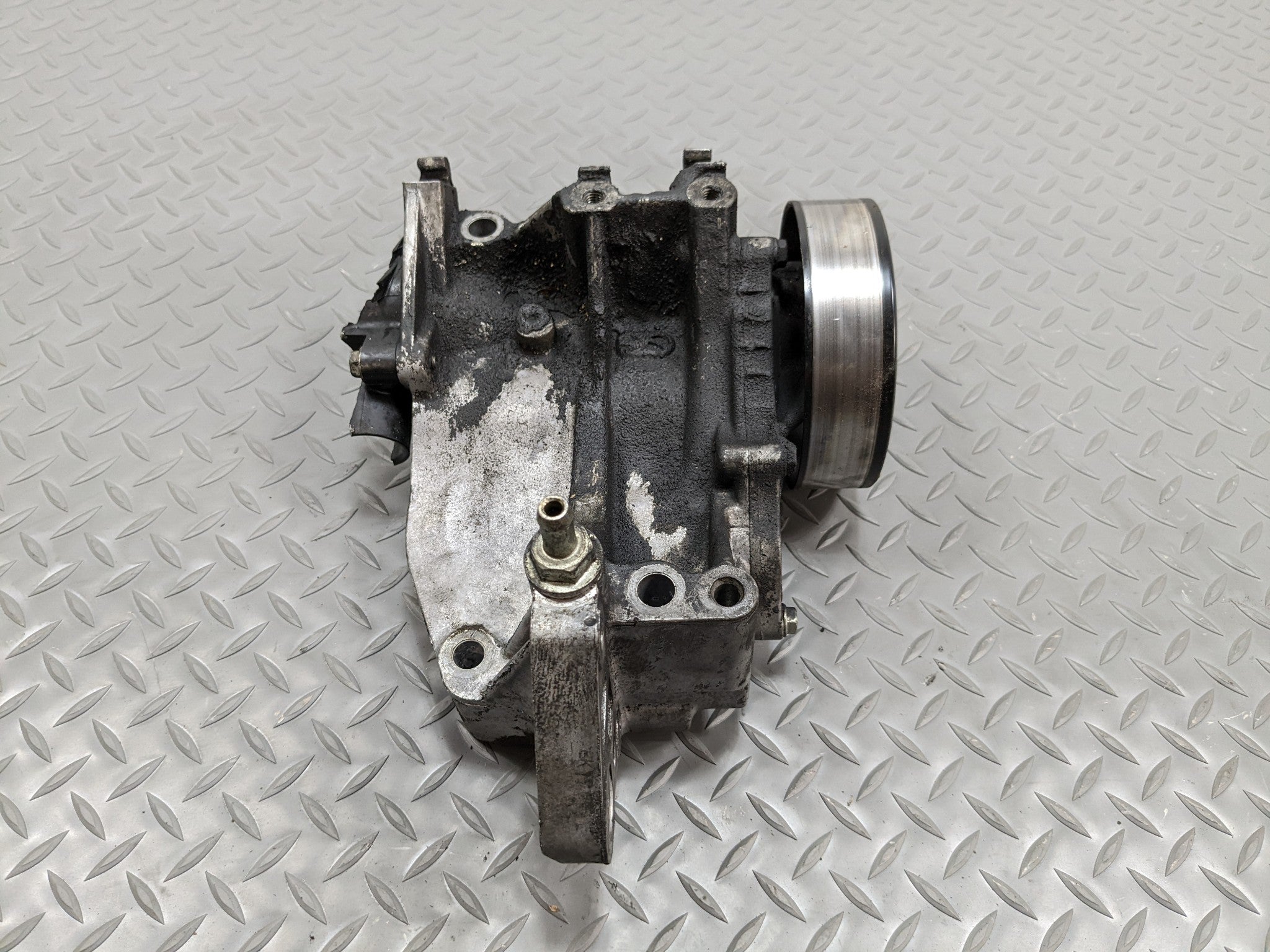 2004 - 2008 ACURA TSX OEM WATER PUMP COOLANT HOUSING ALTERNATOR BRACKET