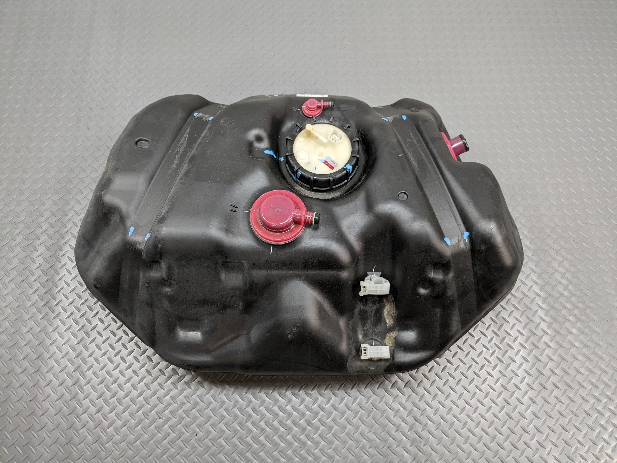 2004 - 2008 ACURA TSX OEM GASOLINE FUEL TANK RESERVIOR ASSEMBLY 2.4L