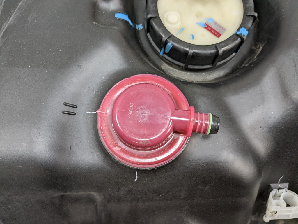 2004 - 2008 ACURA TSX OEM GASOLINE FUEL TANK RESERVIOR ASSEMBLY 2.4L